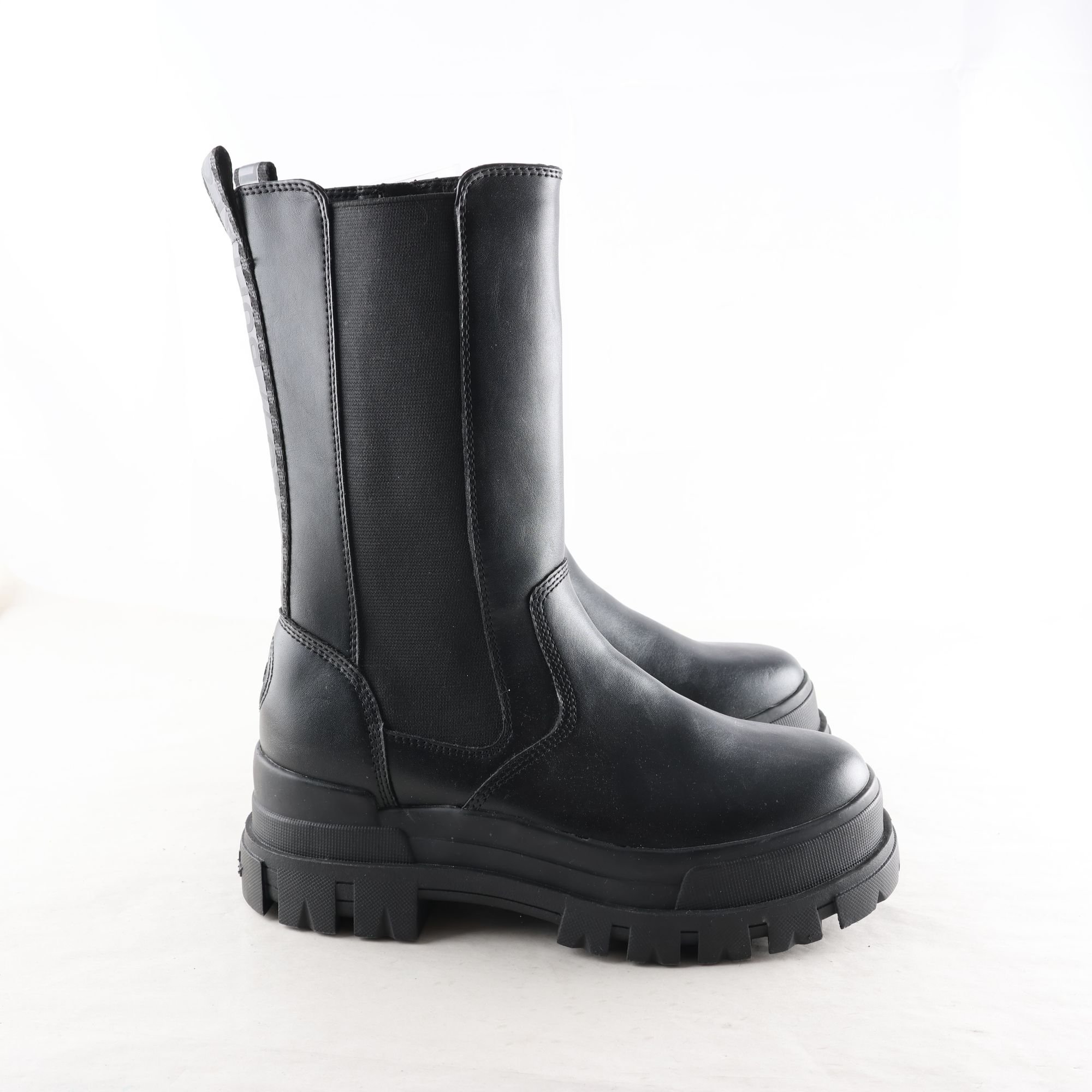 Stövlar, Buffalo, svart, veganskinn, stl. 38.