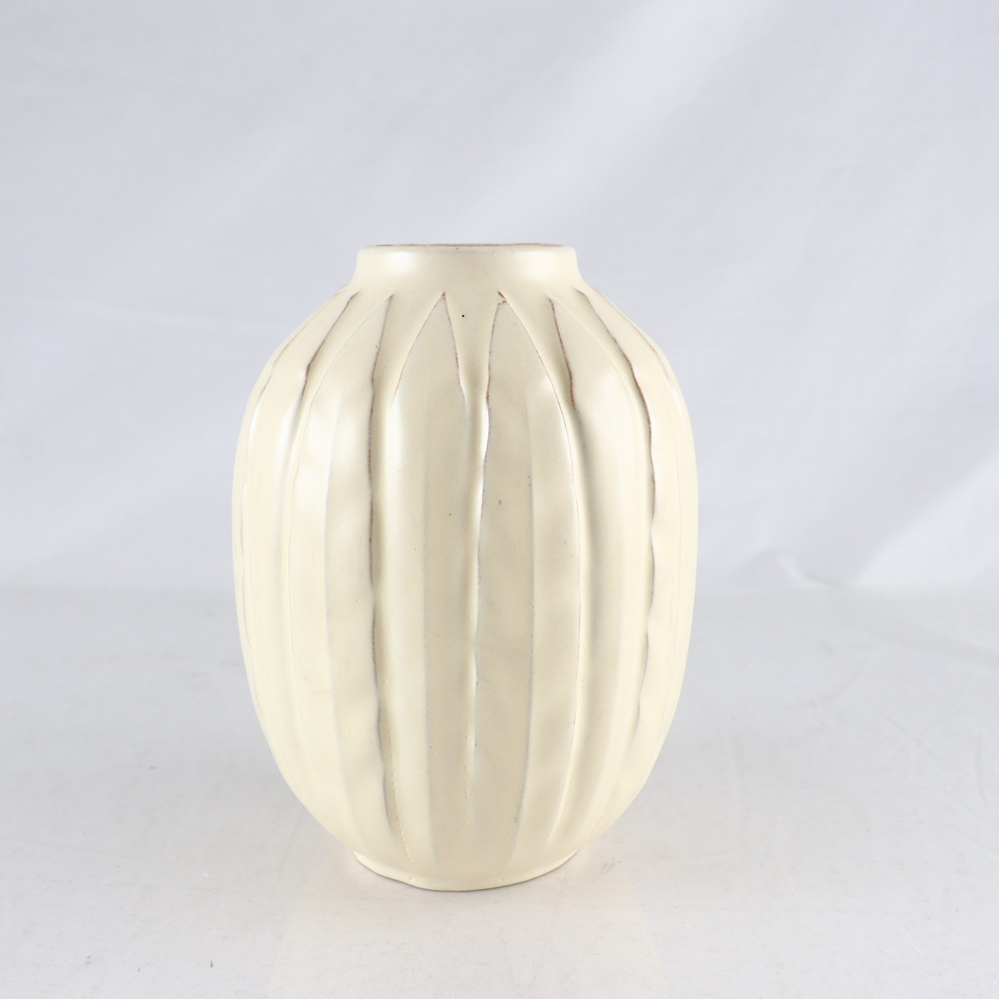 Vas, stengods, ”Lancett”, Anna-Lisa Thomson, Upsala Ekeby. Samfraktas ej.