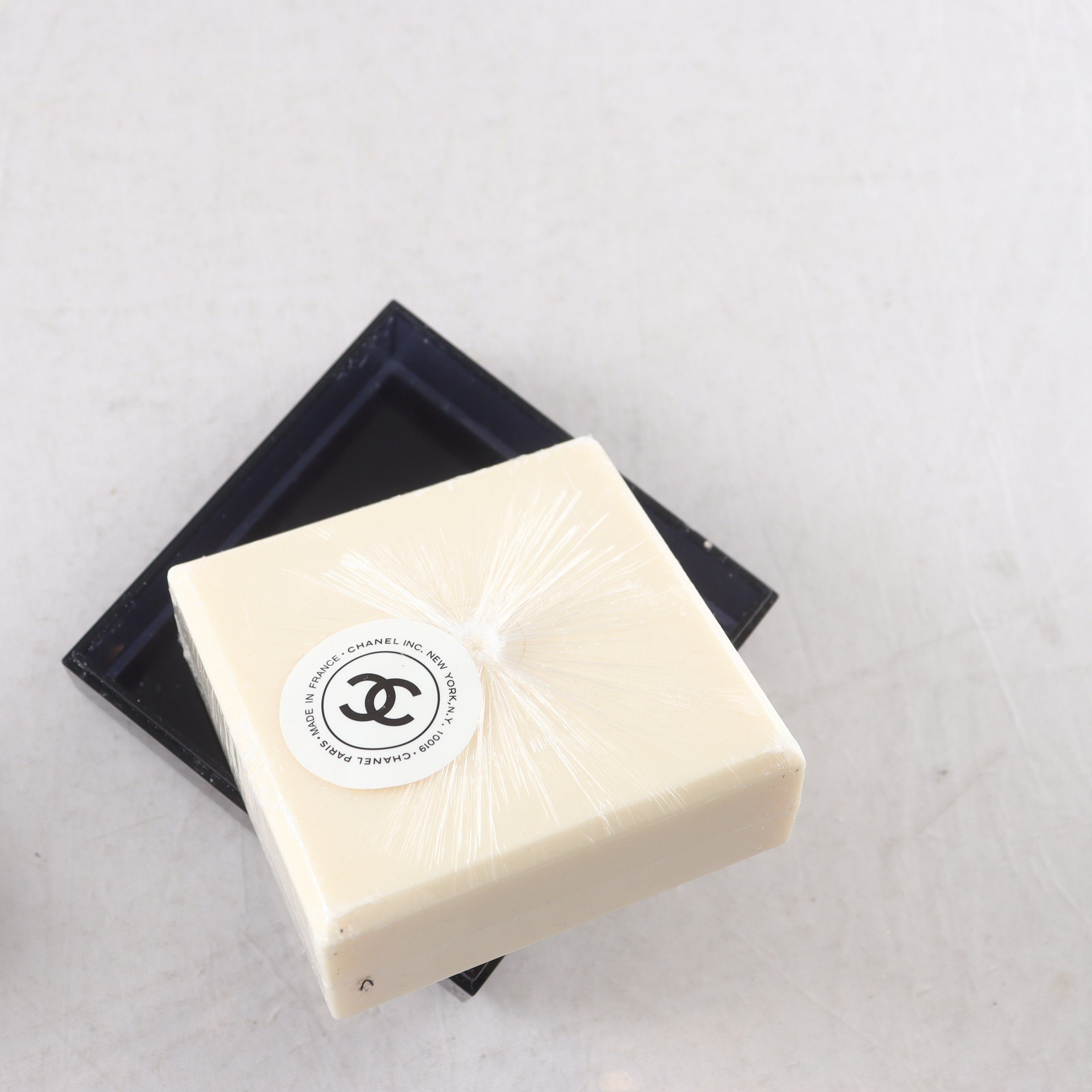 Tvål, Chanel, ”Bleu de Chanel Paris”.