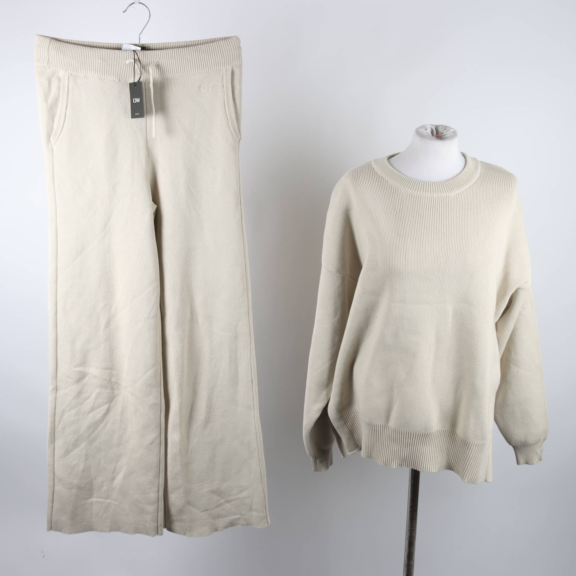 Byxor + tröja, ICIW, beige, stickad, stl. 36.