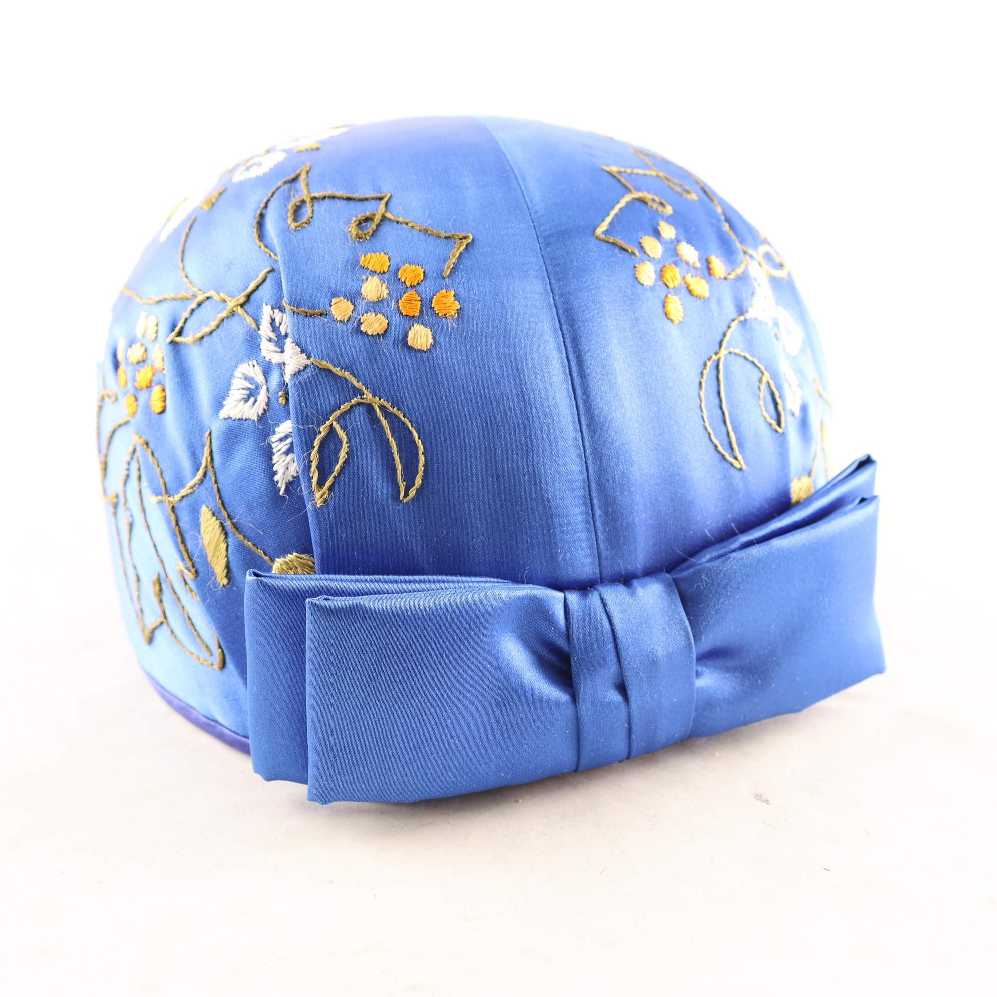 Hätta till folkdräkt, Okänd, blå, broderad.
