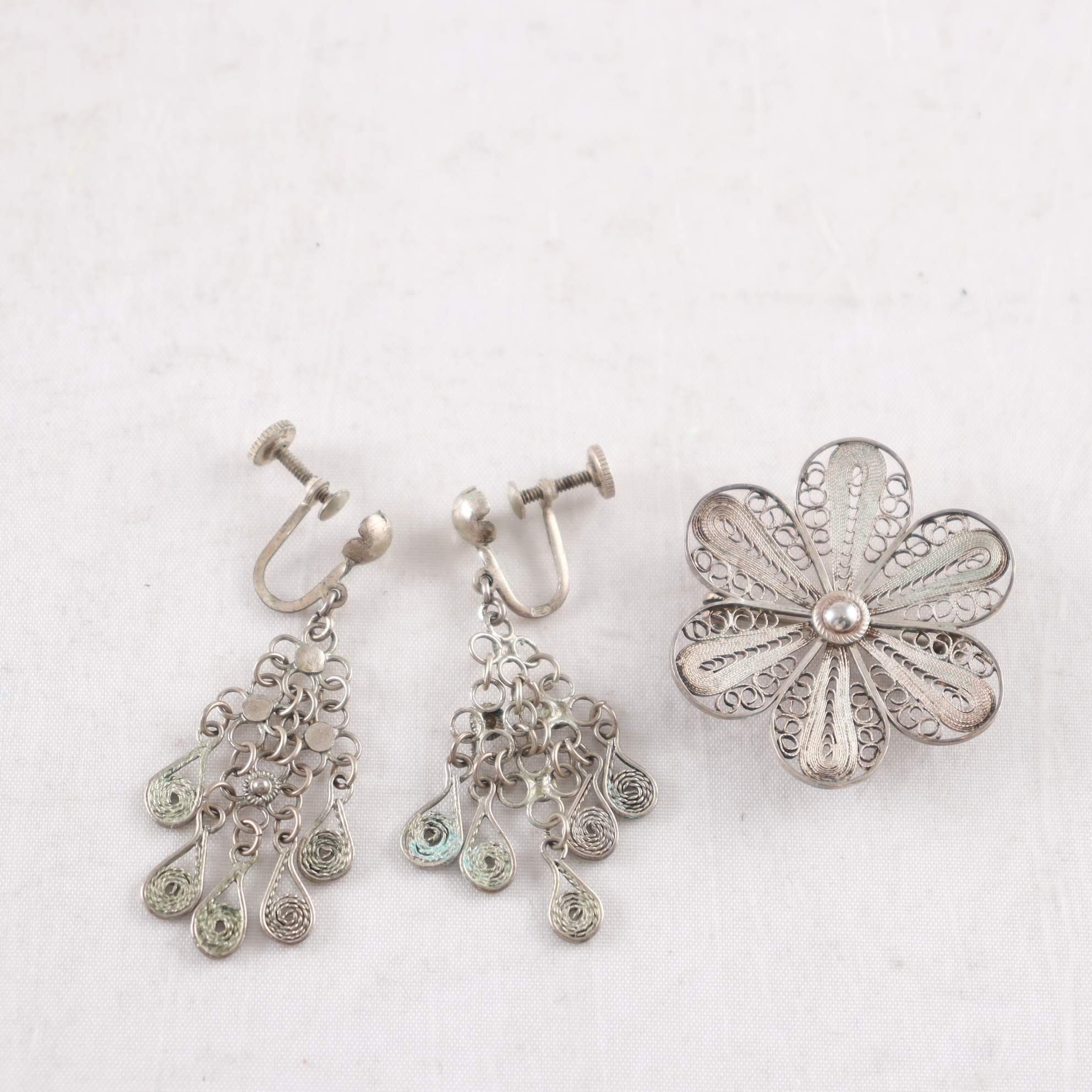 Smyckeset, örhängen och brosch, silver 925, filigran.
