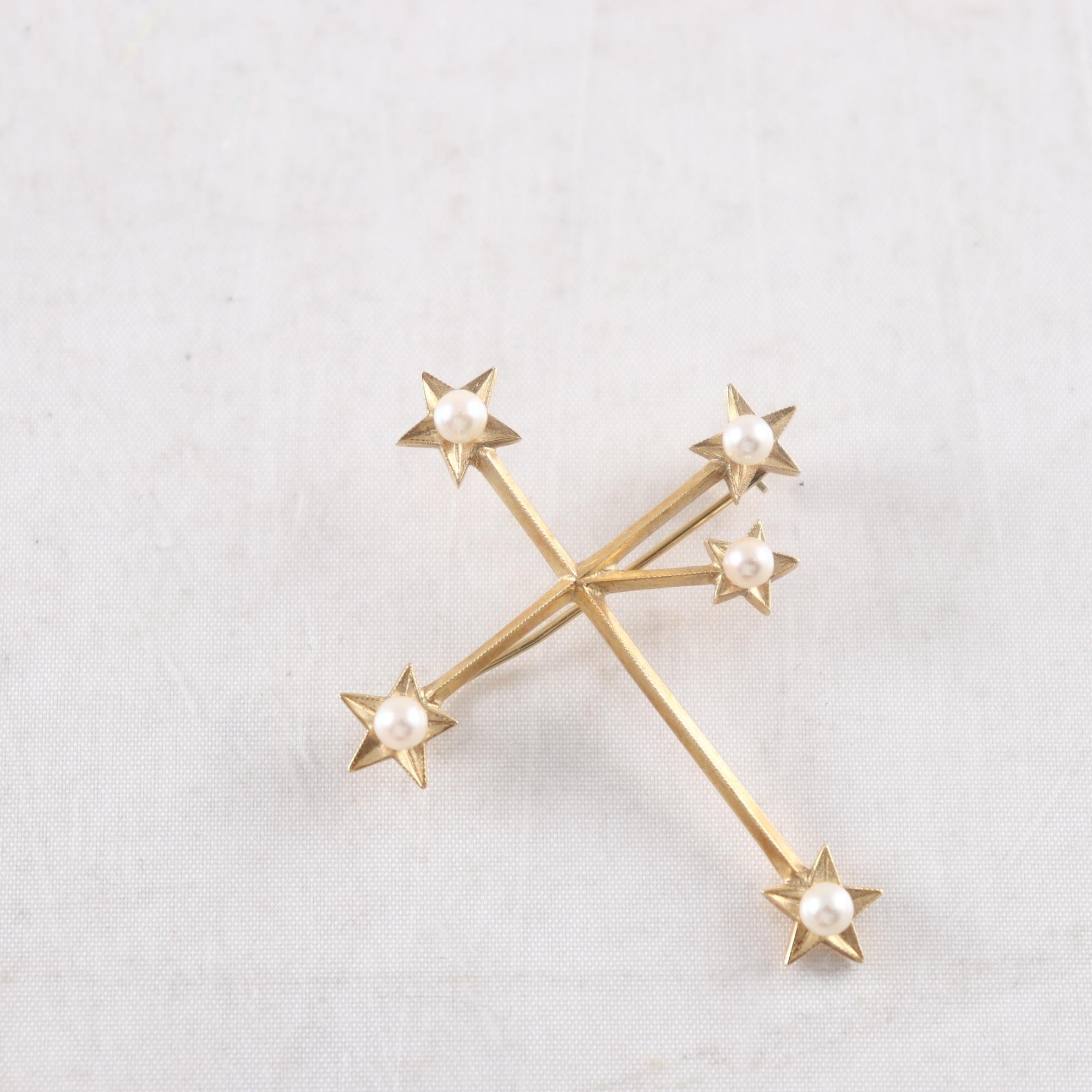 Brosch, kors med pärlor, Guld 14 K.