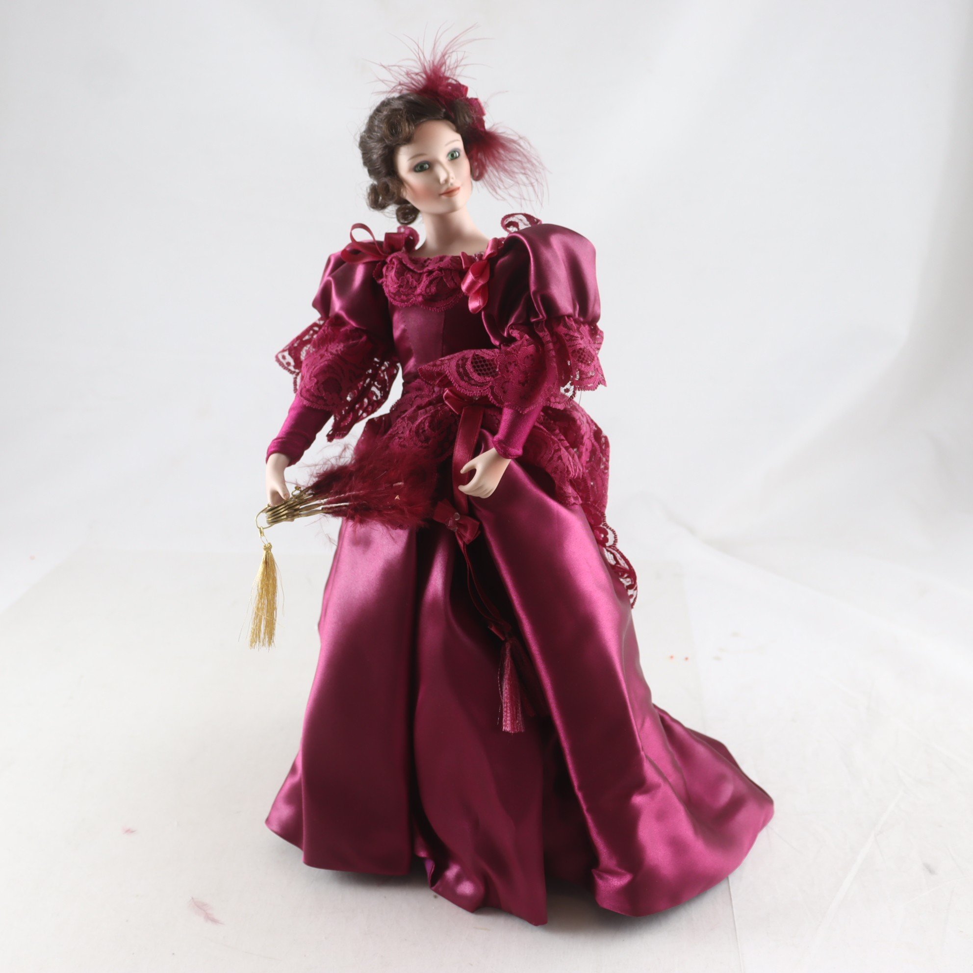 Docka, The asthon-drake galleries, i org kartong. Samfraktas ej