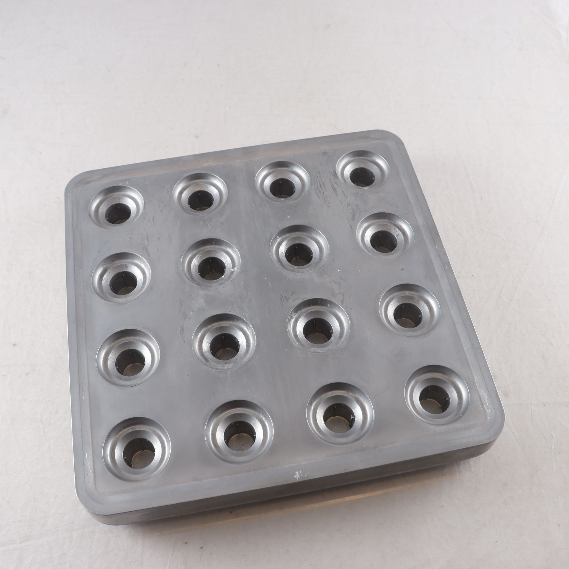 Ljusstake, aluminium, Stumpastaken, J Torstensson. Samfraktas ej