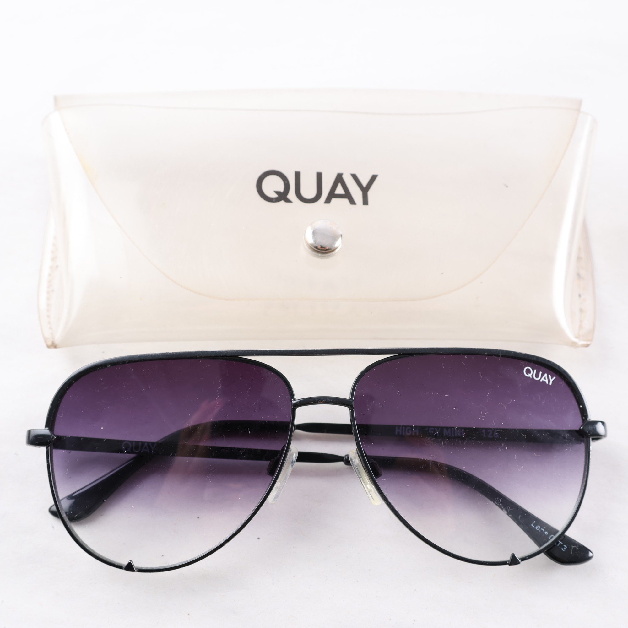 Solglasögon, QUAY