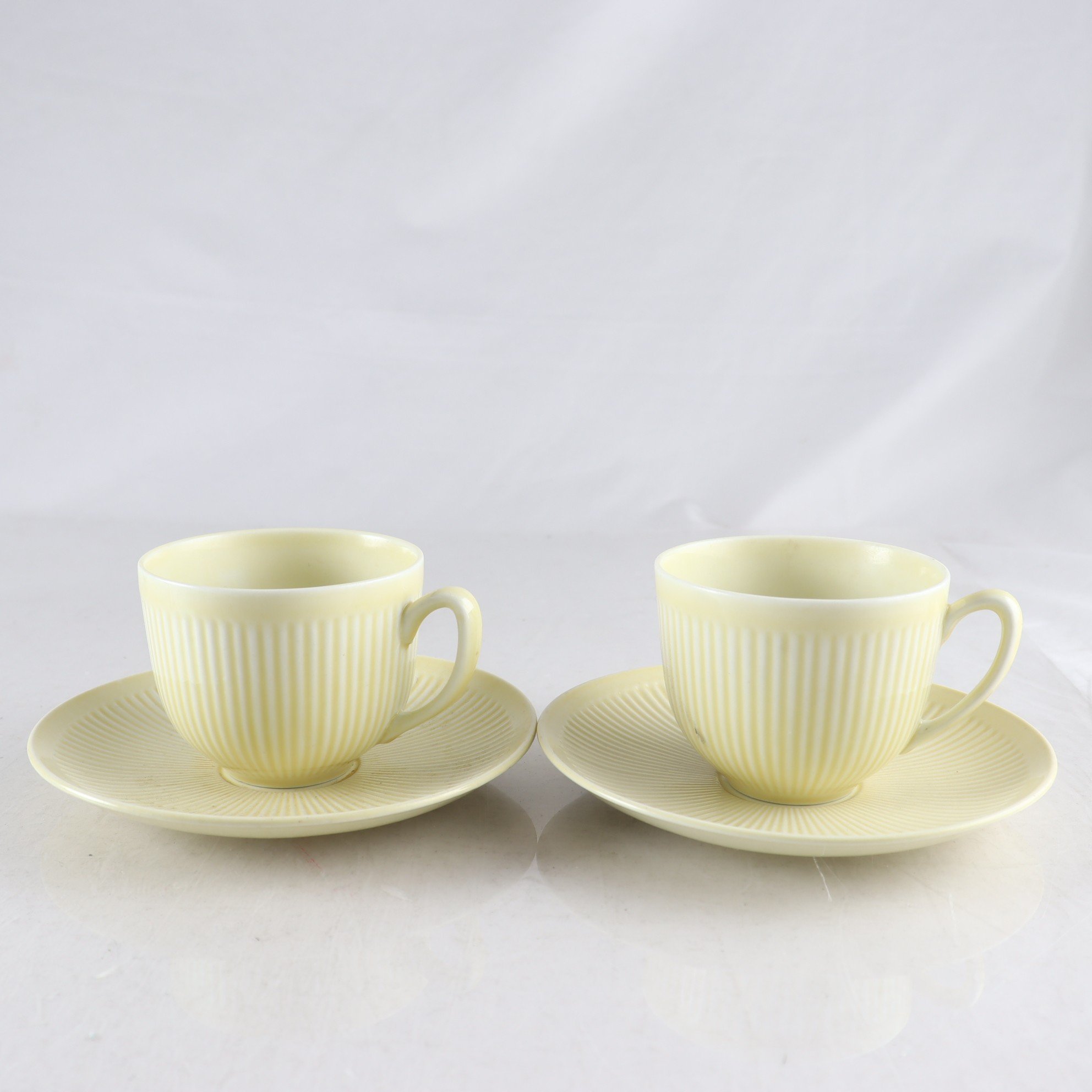 Tekoppar med fat, ”Kolorita”, Hertha Bengtson, Rörstrand, 2 st