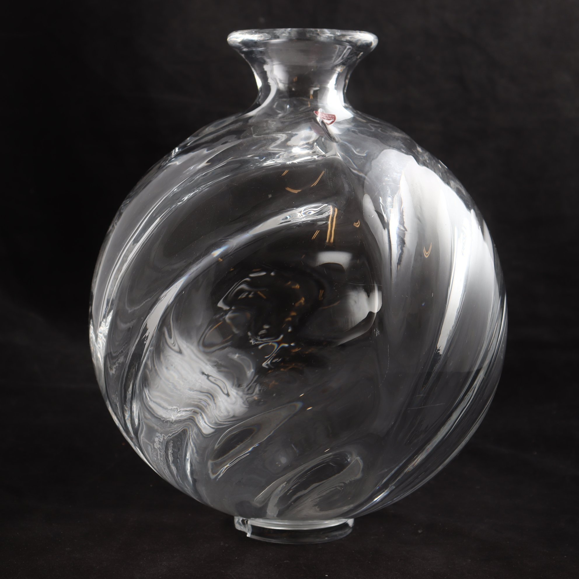 Vas, helkristall, Lars Hellsten, Orrefors, signerad. Endast avhämtning.