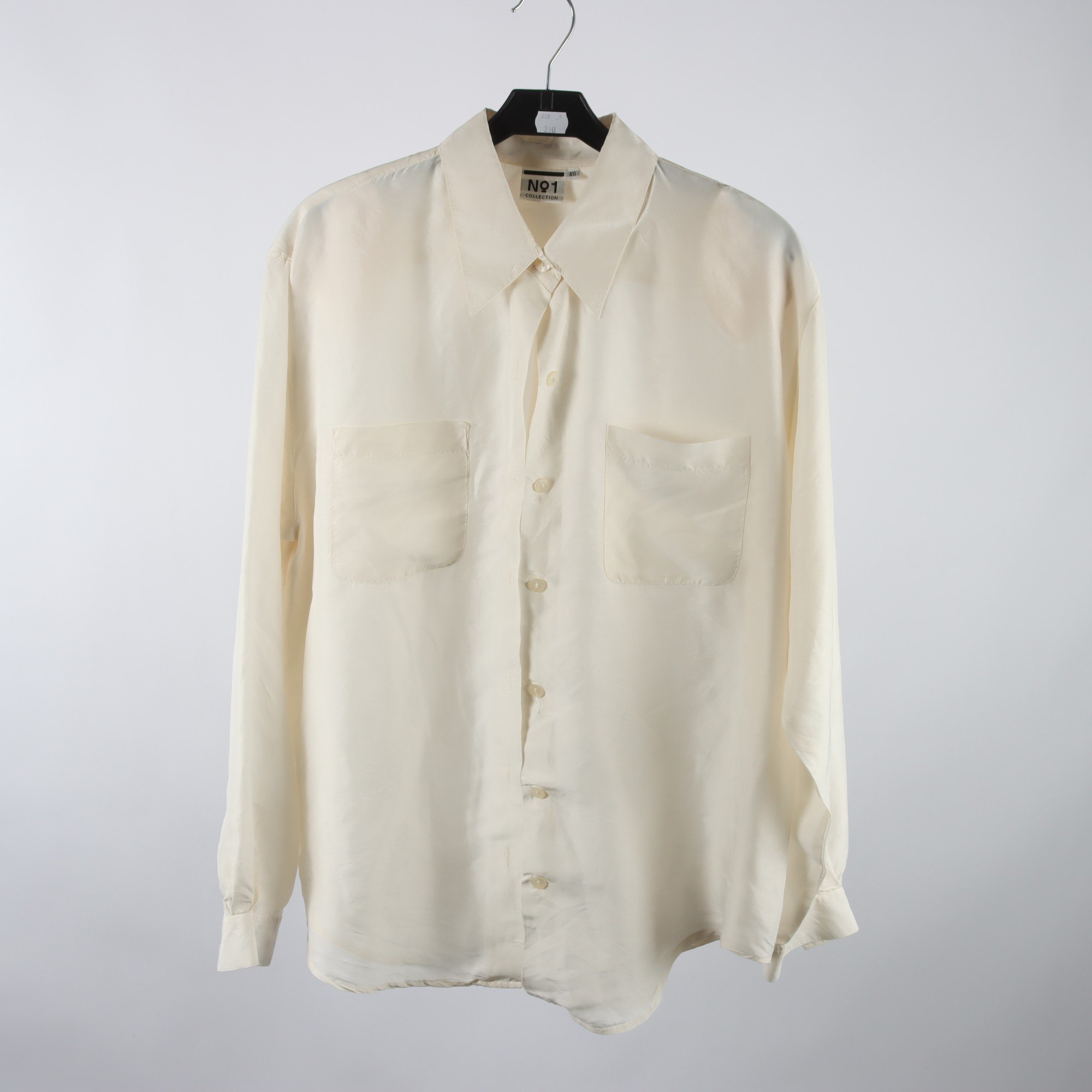 Blus, No 1, offwhite, 100% silke, stl. 40.