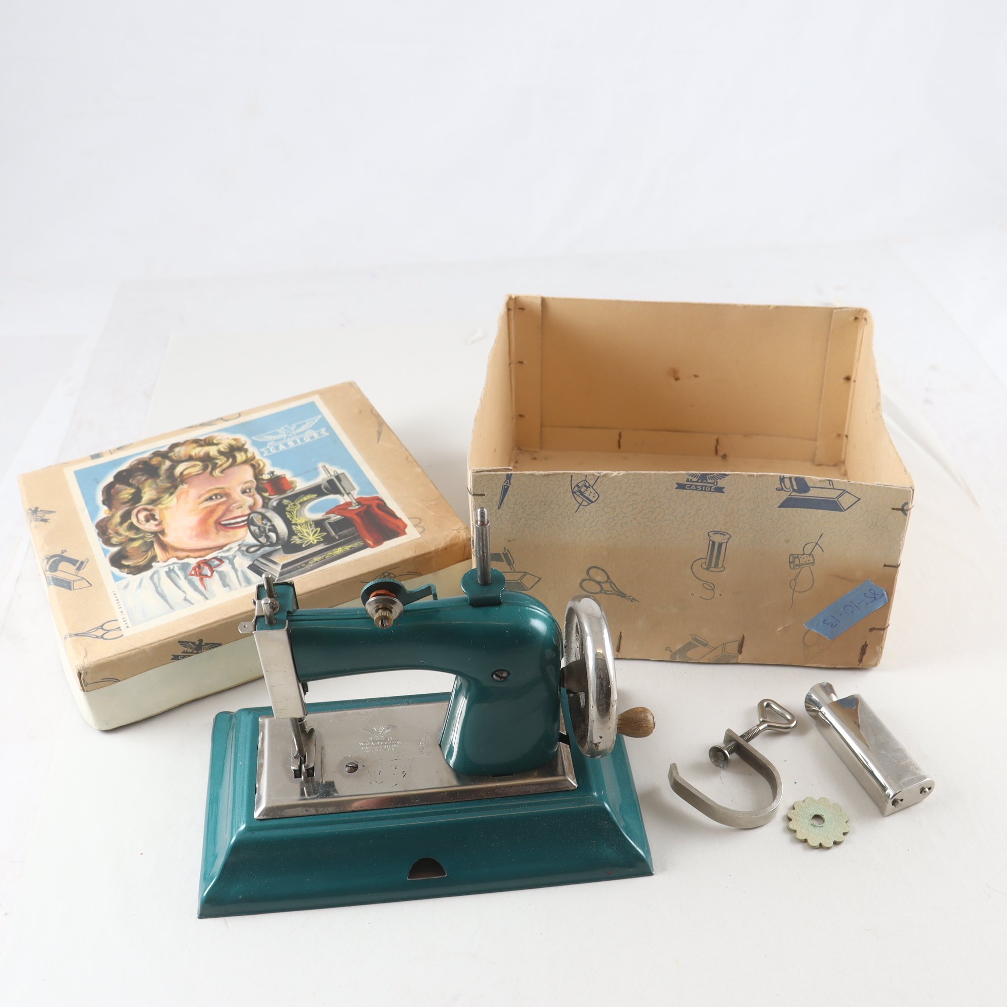 Symaskin, Casige-germany, i org kartong, med tillbehören.