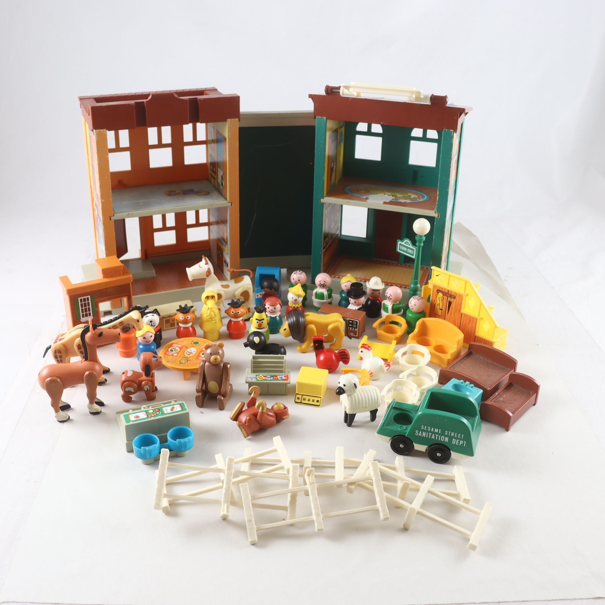 Figurer, Fisher-price, byggnader mm, blandat från 70/80 talet. Endast avhämtning