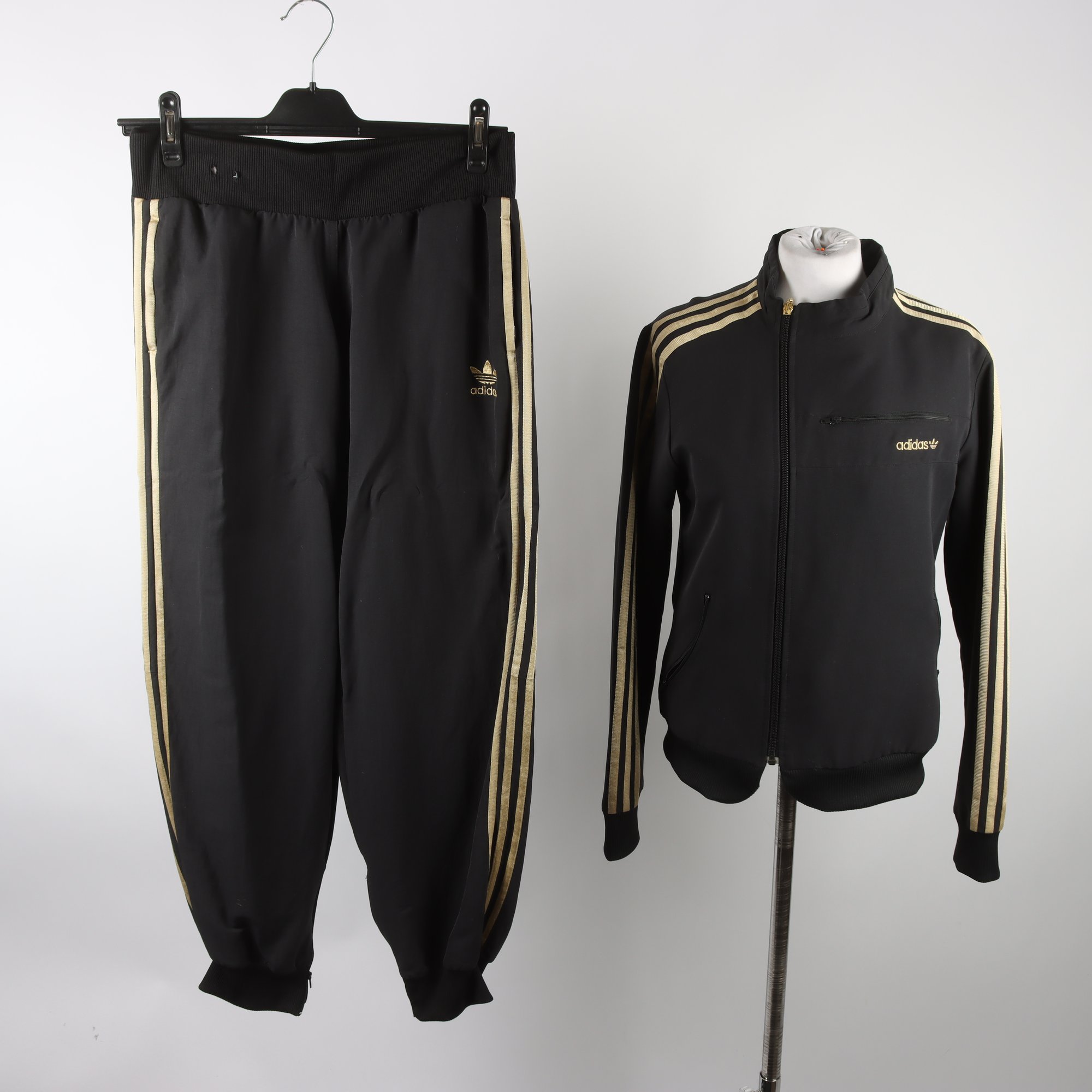 Sport set, Adidas, svart, guld, stl. 40