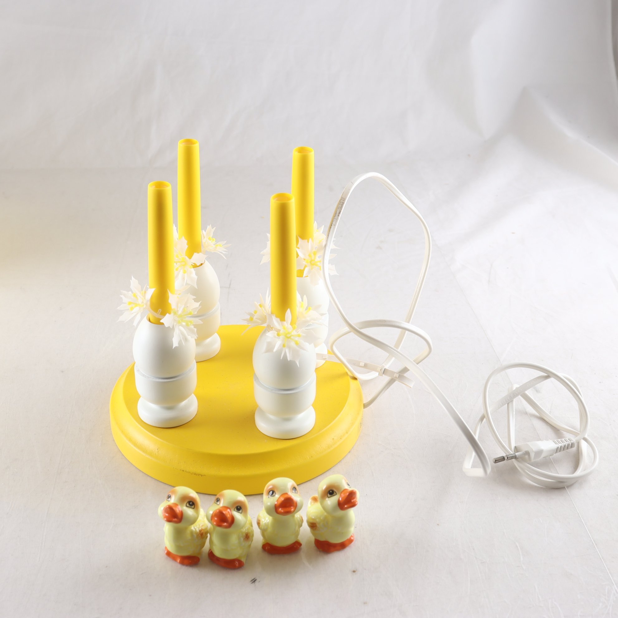 Elljusstake, ägg & kycklingar, Konst Smide. Samfraktas ej.