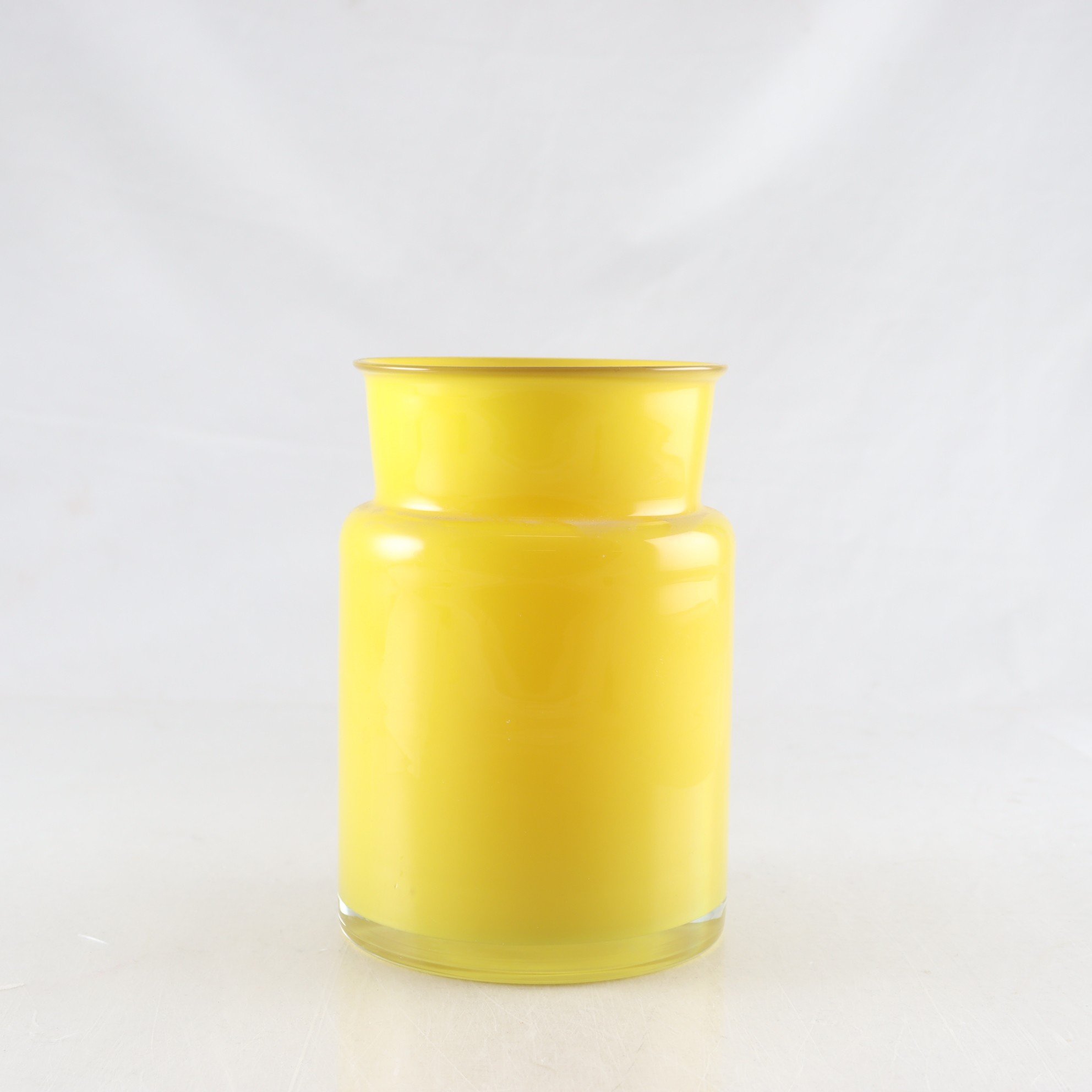 Vas, gul, Bo Borgström, Åseda Glasbruk. Samfraktas ej.