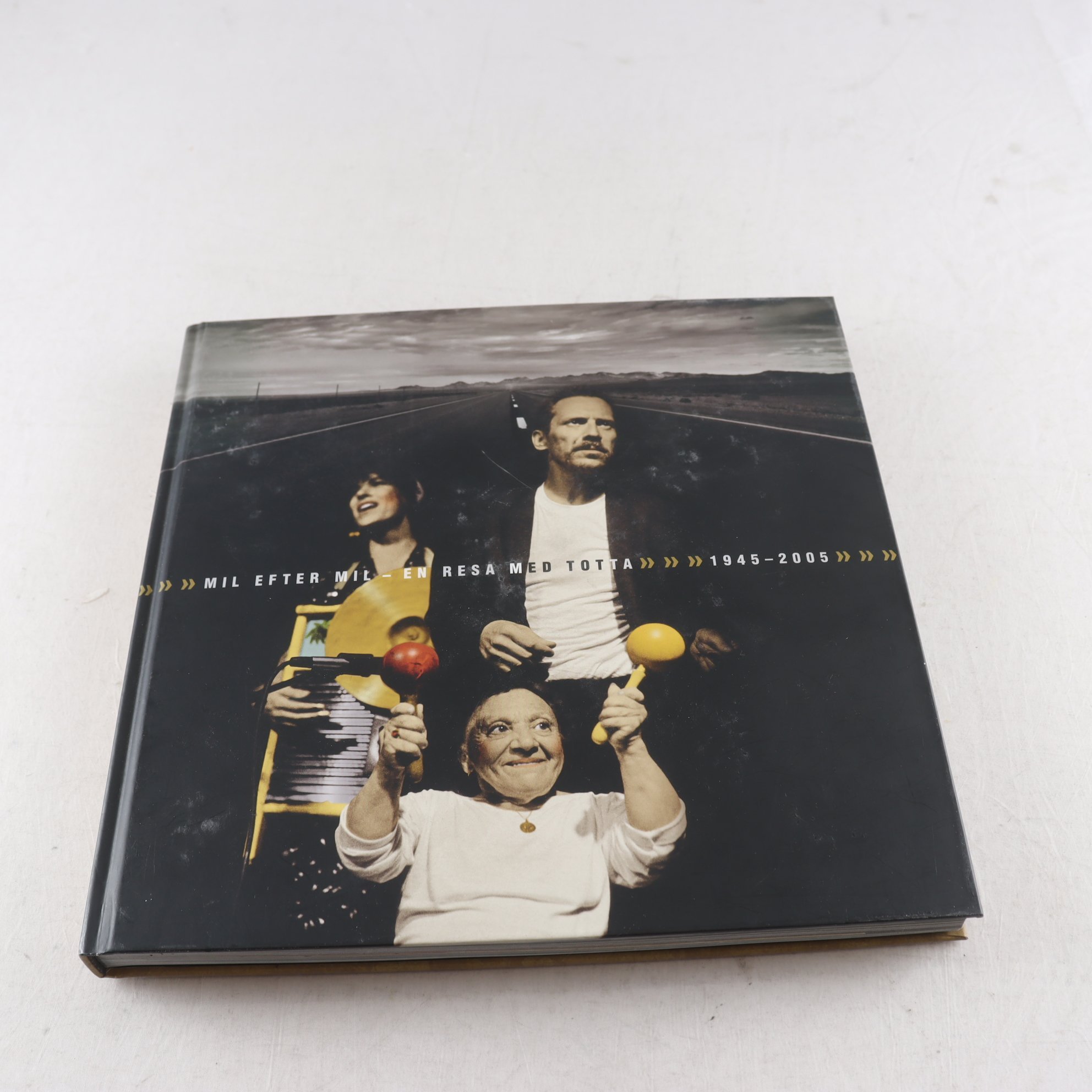 Bok med CD, Mil efter mil – En resa med Totta 1945-2005, Totta Näslund