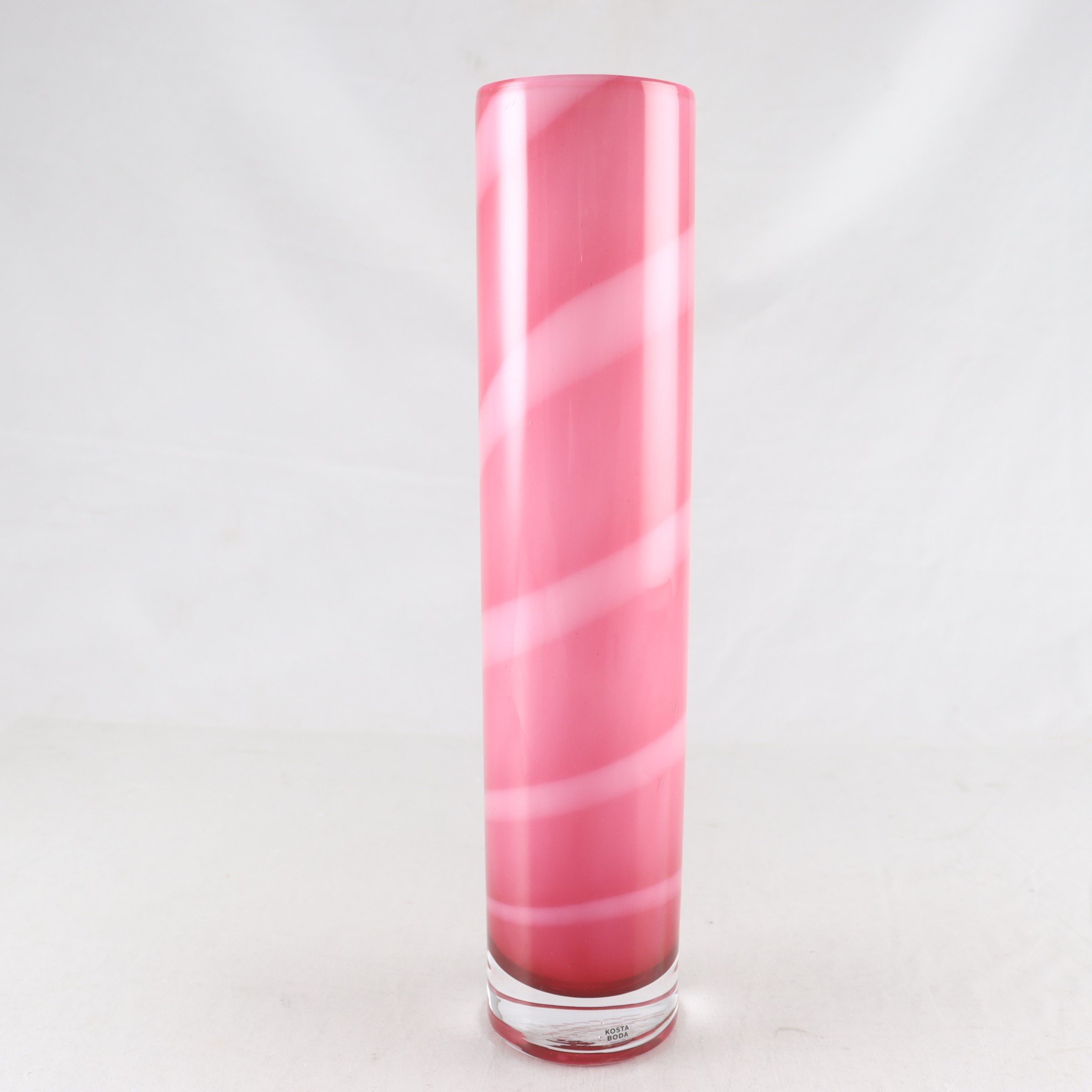 Vas, ”Samoa”, Anna Ehrner, Kosta Boda. Samfraktas ej.