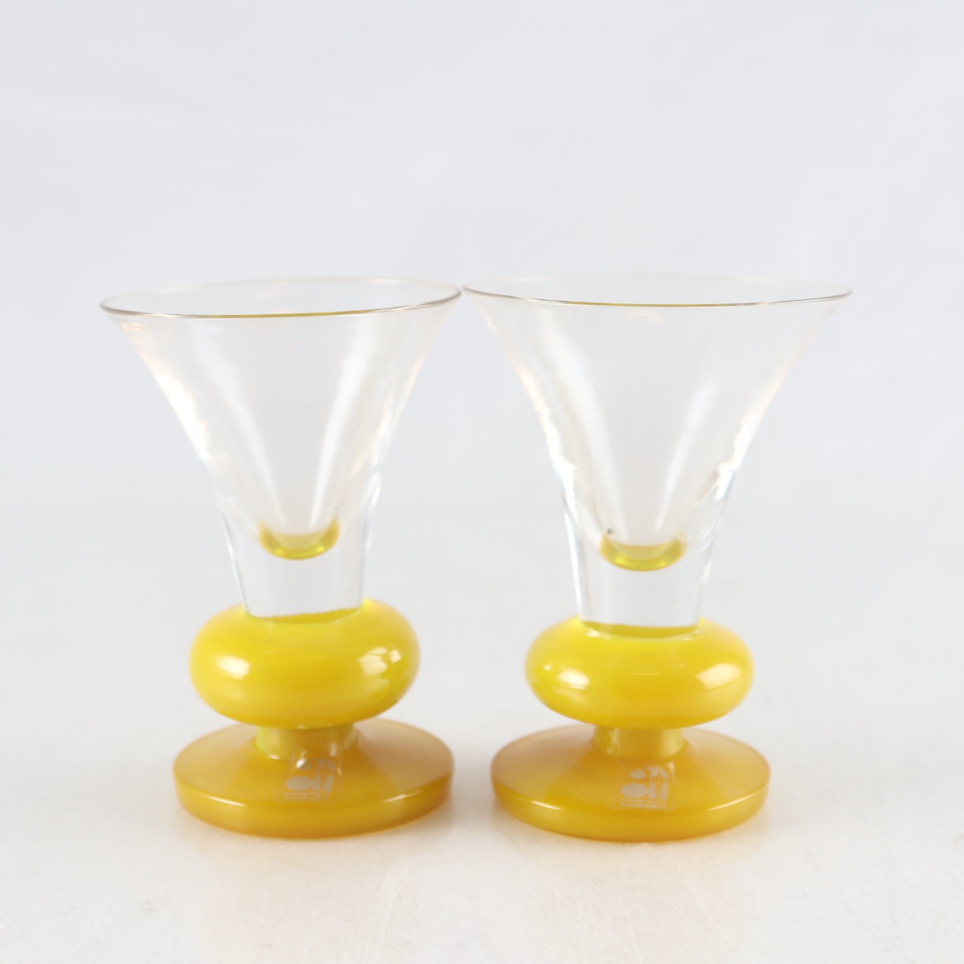 Snapsglas, gul fot, Alsterfors Bruk