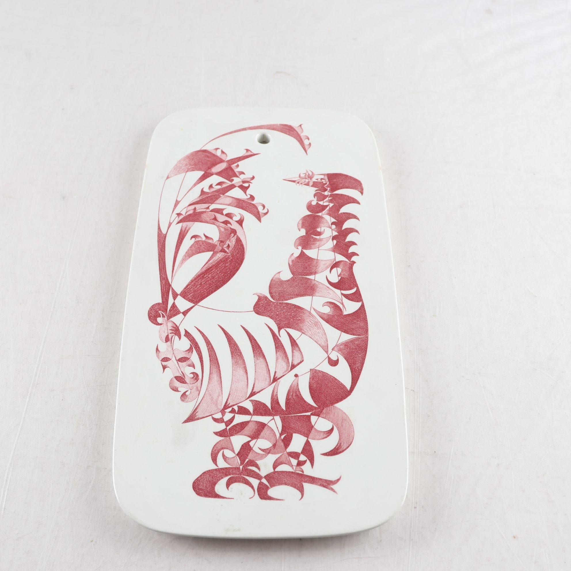 Bricka, porslin, ”Tupp röd”, Quick Plate, Gustavsberg. Samfraktas ej