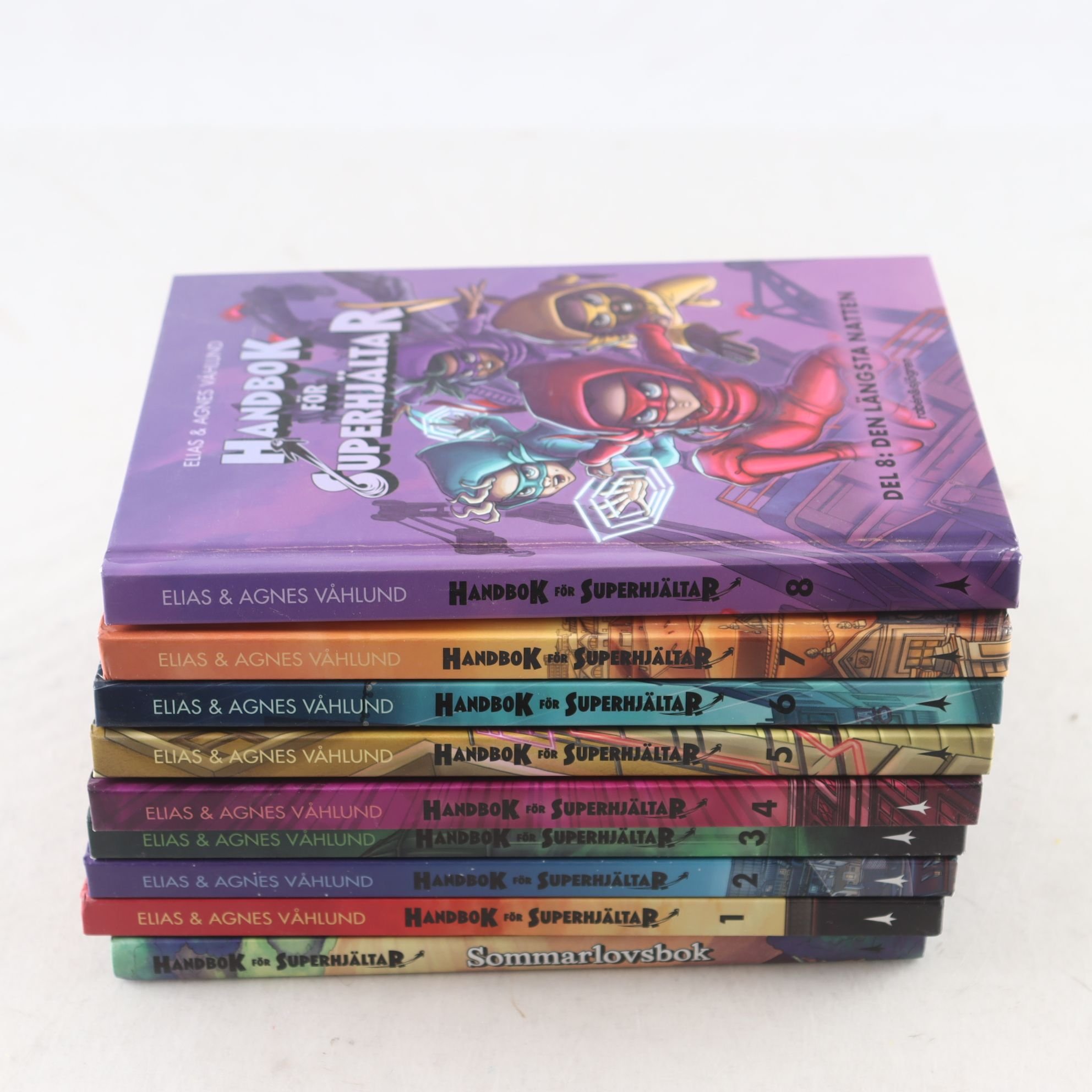 Handbok för superhjältar, Del 1-8 + Sommarlovsbok Omöjligt uppdrag