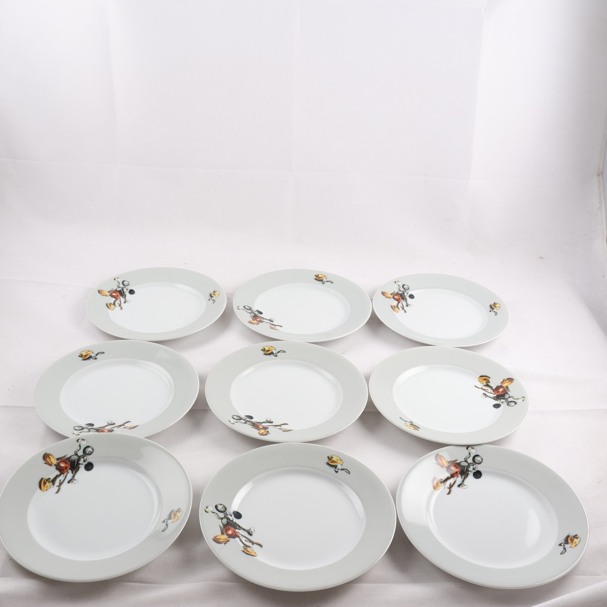 Assietter, Lasse Åberg, Mussaka, 9 st. Samfraktas ej.