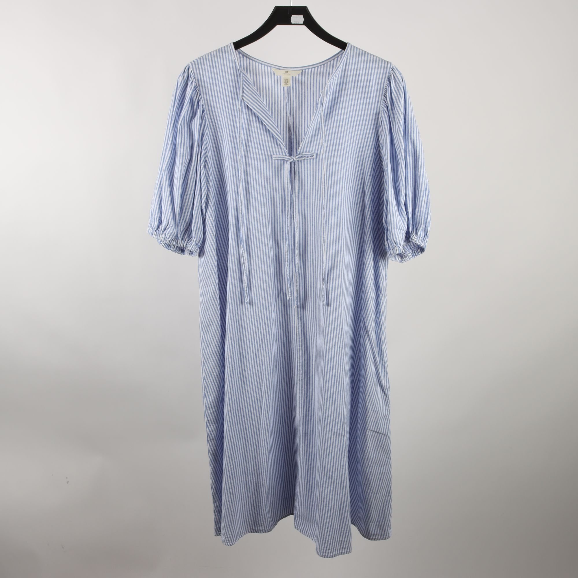 Klänning, H&M, randig, vit, blå, stl. XL.