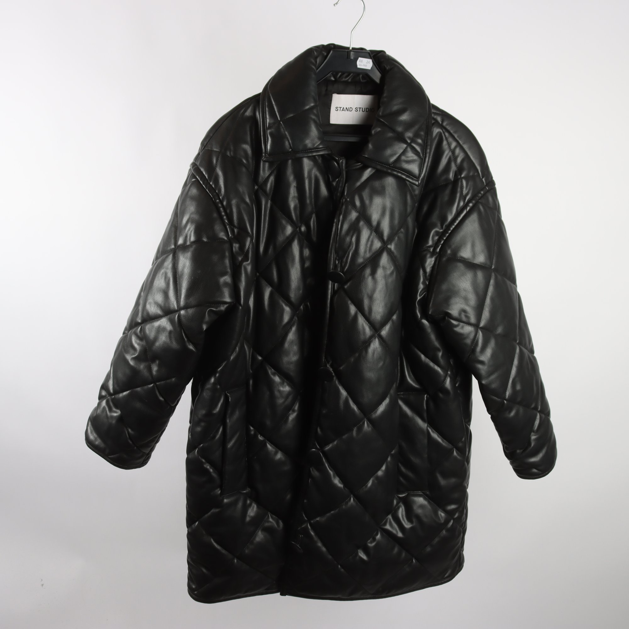 Jacka, Stand Studio, stl. 36