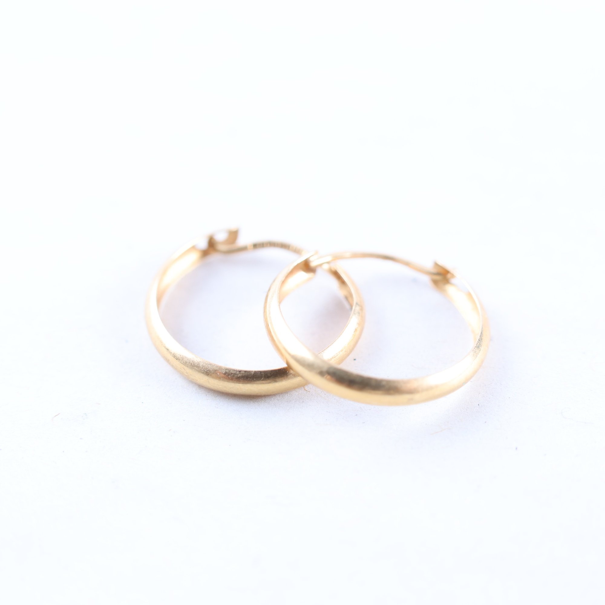 Örhängen, guld 18k, vikt: 0.7g