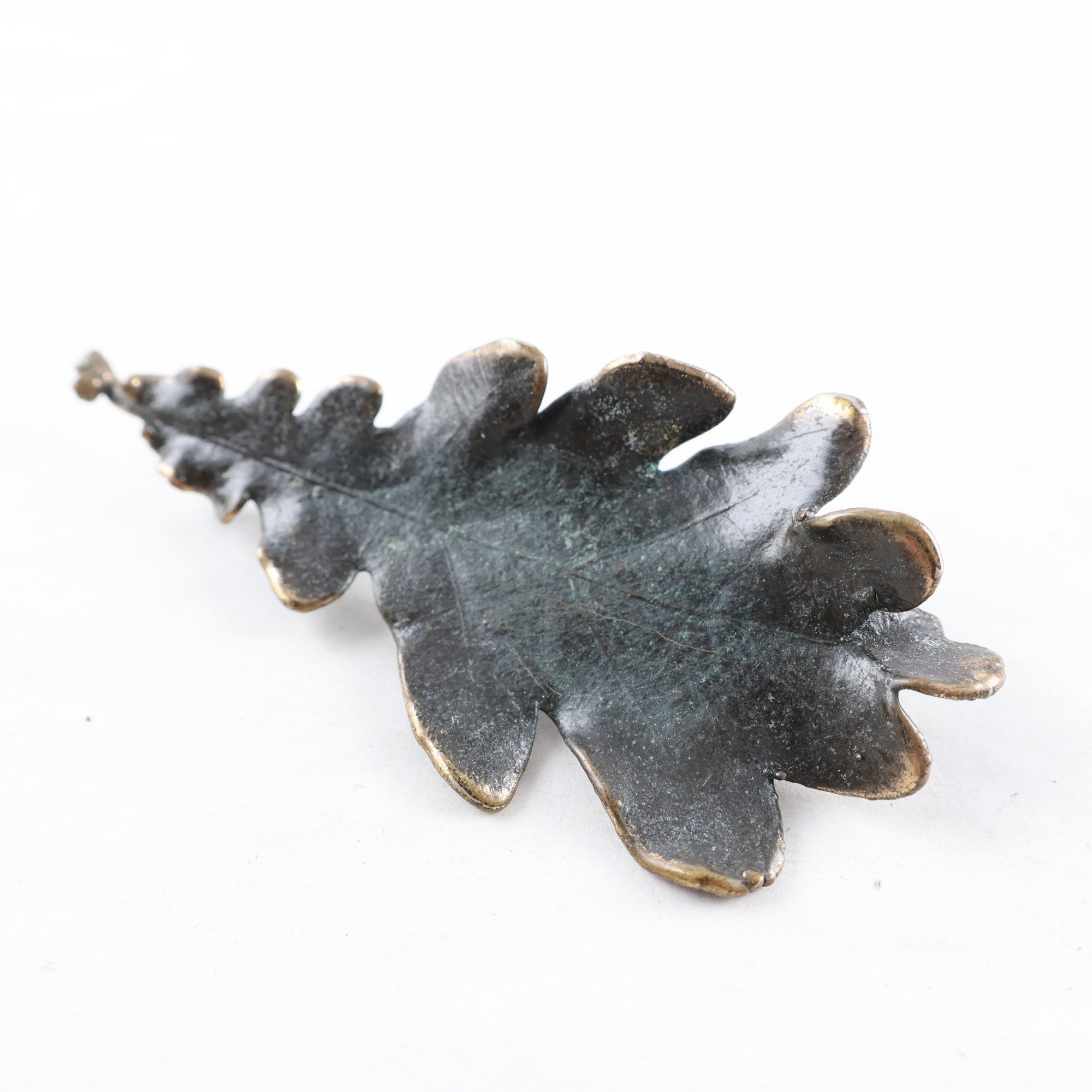 Brosch, ekblad, metall