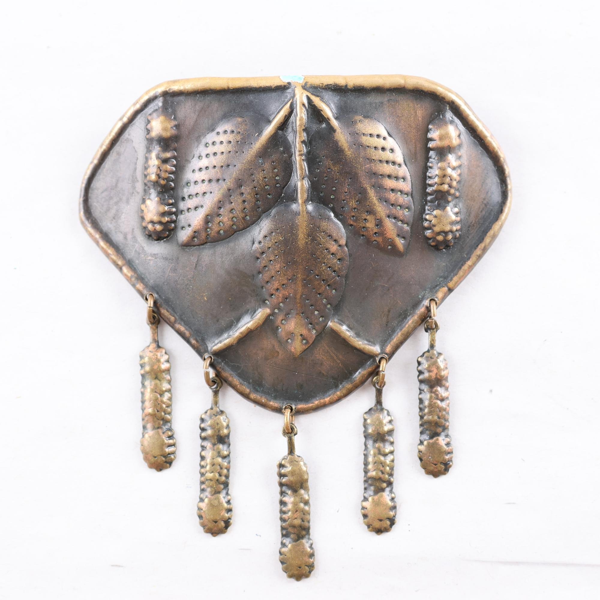 Brosch till folkdräkt, metall