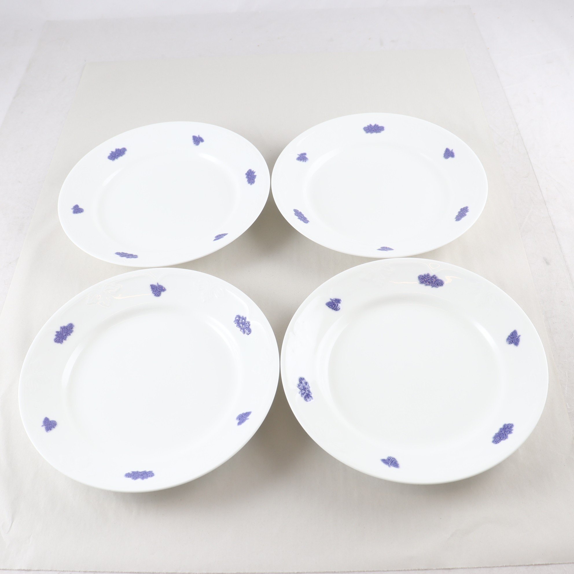 Tallrikar, Rörstrand, ”Blå Blom”, mattallrik, benporslin, 4 st. Samfraktas ej