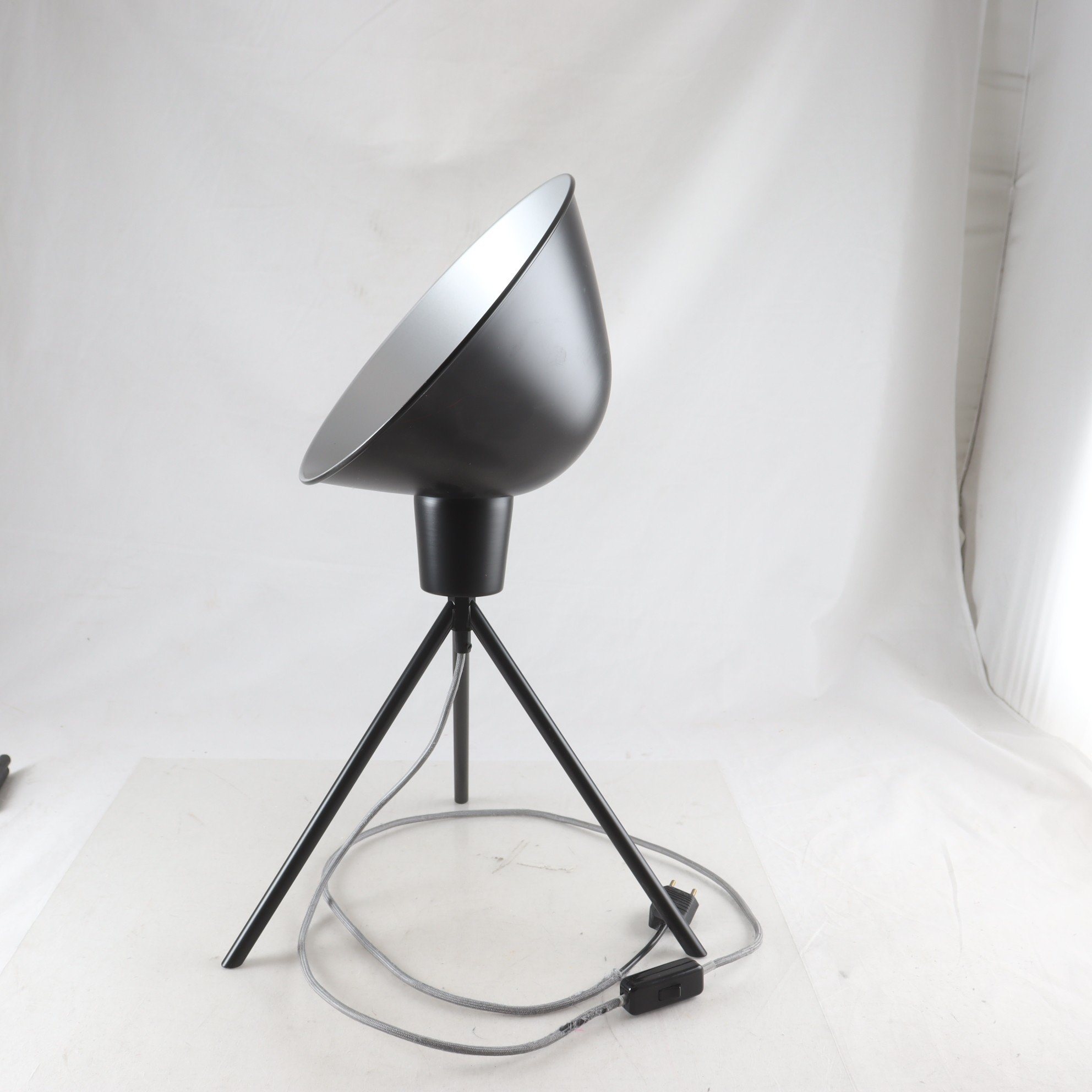 Bords / golvlampa, Lpe Jupiter. Endast avhämtning.