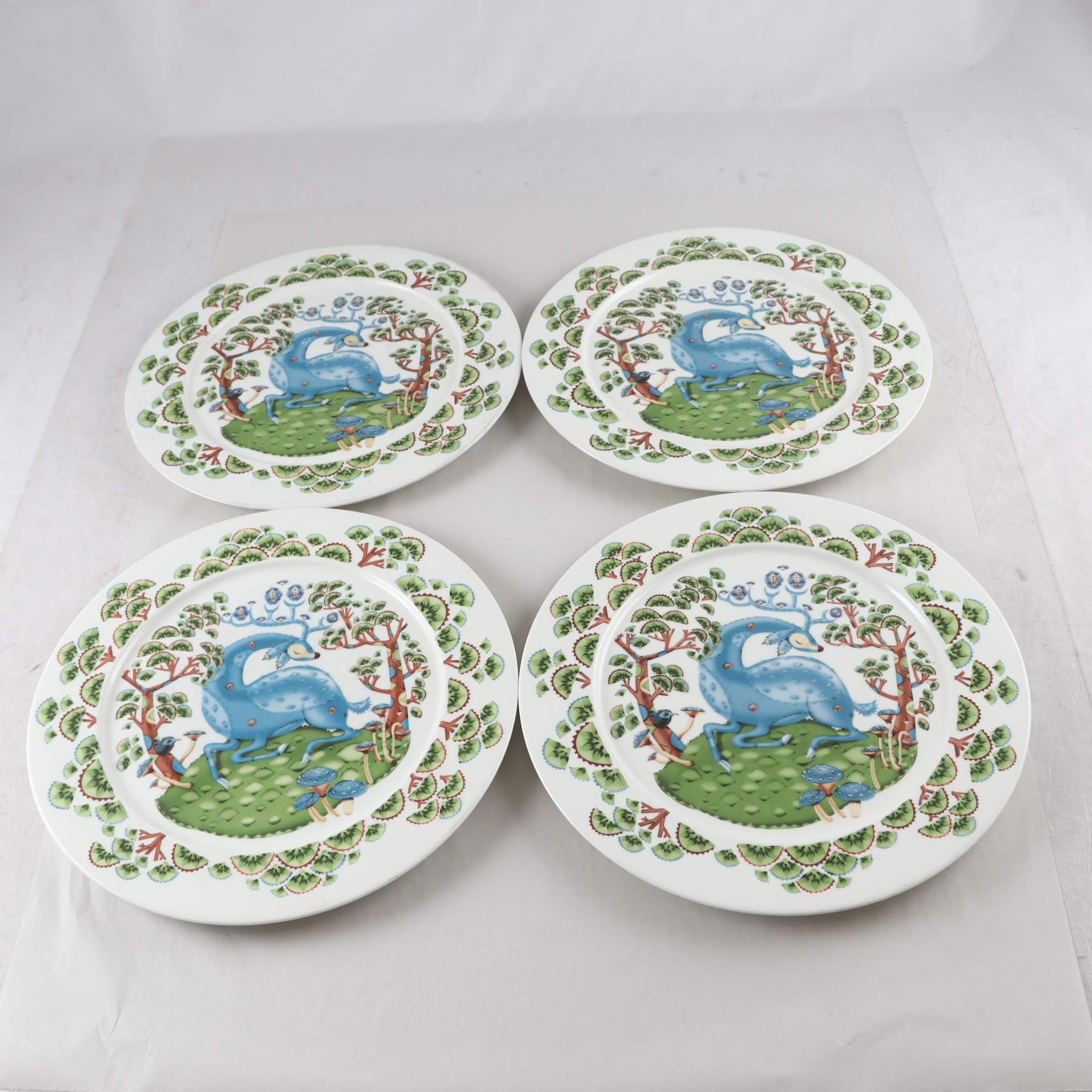 Tallrikar, Iittala, ”Satumetsä”, Klaus Haapaniemi, 4 st. Samfraktas ej