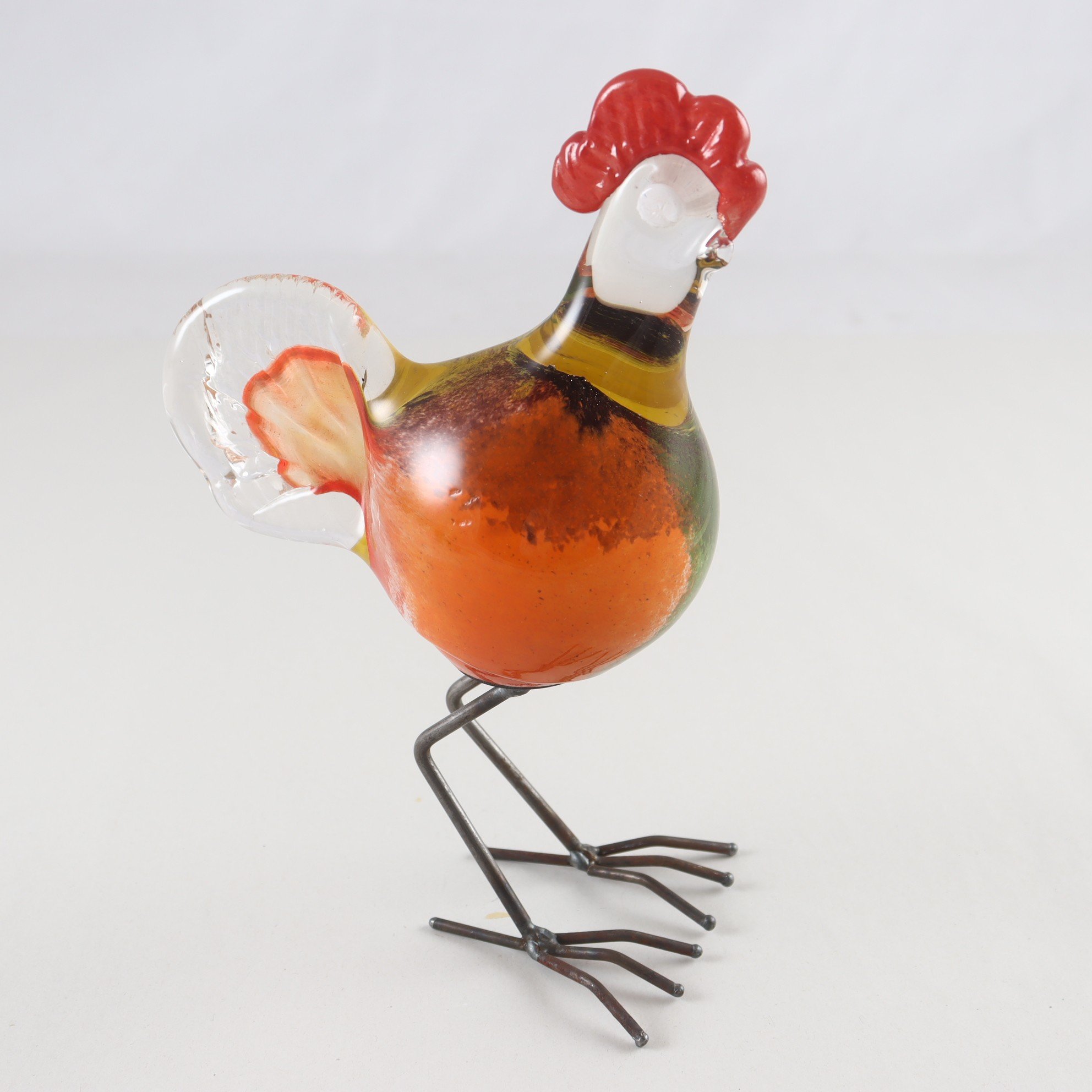 Figurin, Bordsdekoration, Tupp, handblåst glas, metallben. Samfraktas ej