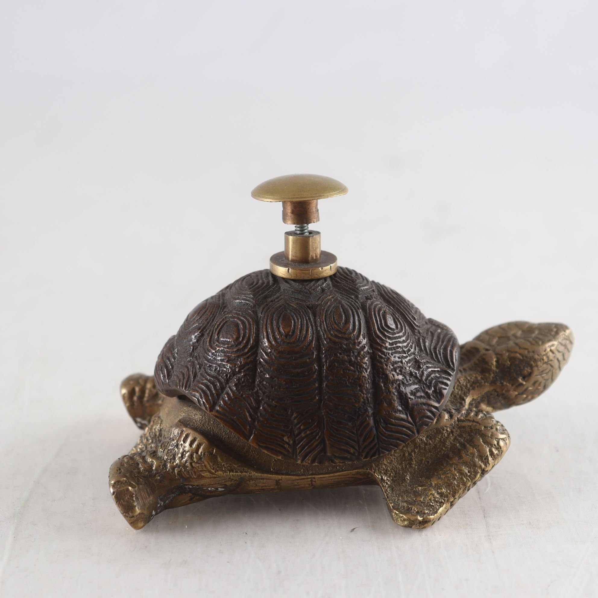 Receptionsklocka, metall, sköldpadda, 1900-tal
