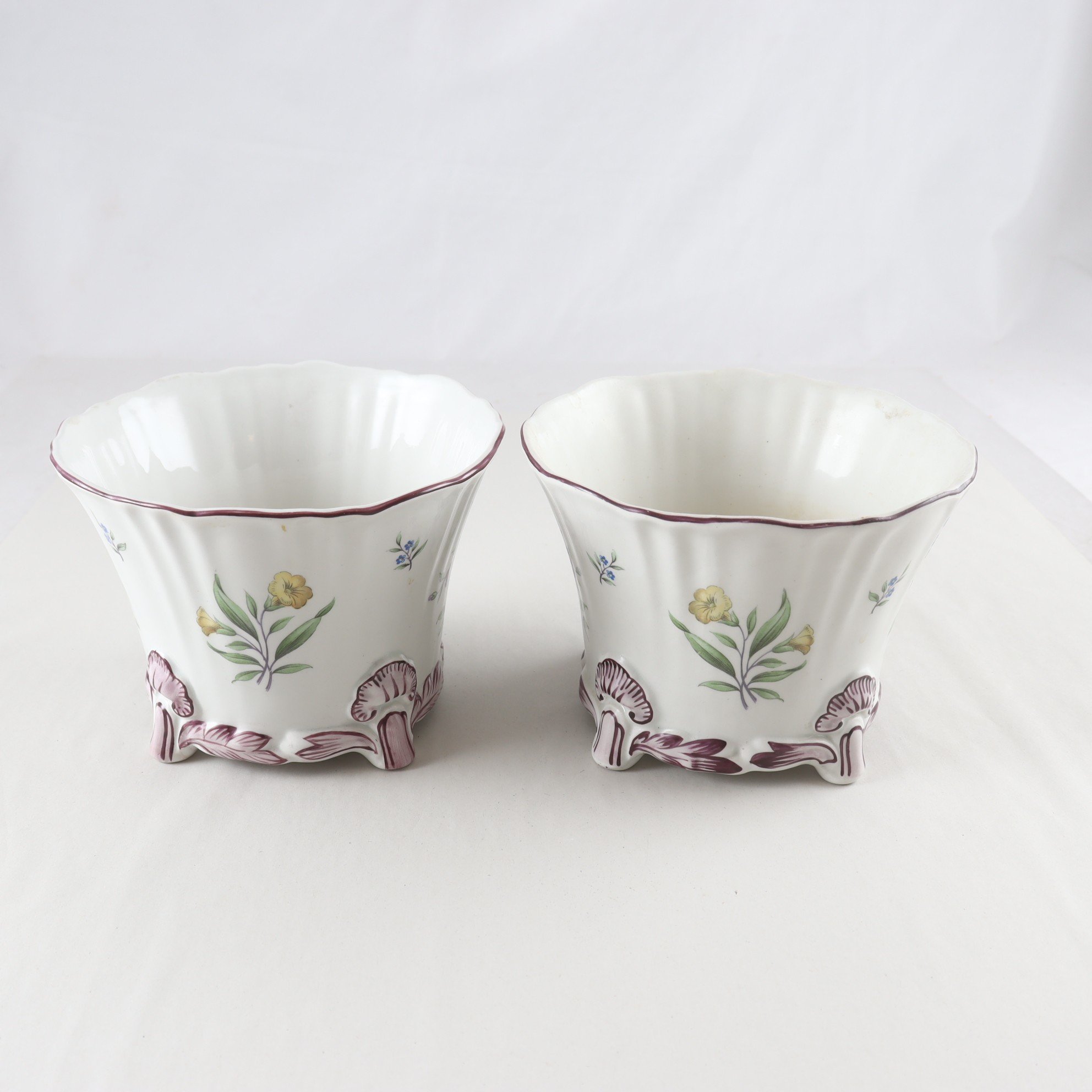 Ytterfoder, Rörstrand, ”Rörstrandia”, flintgods, 2 st. Samfraktas ej