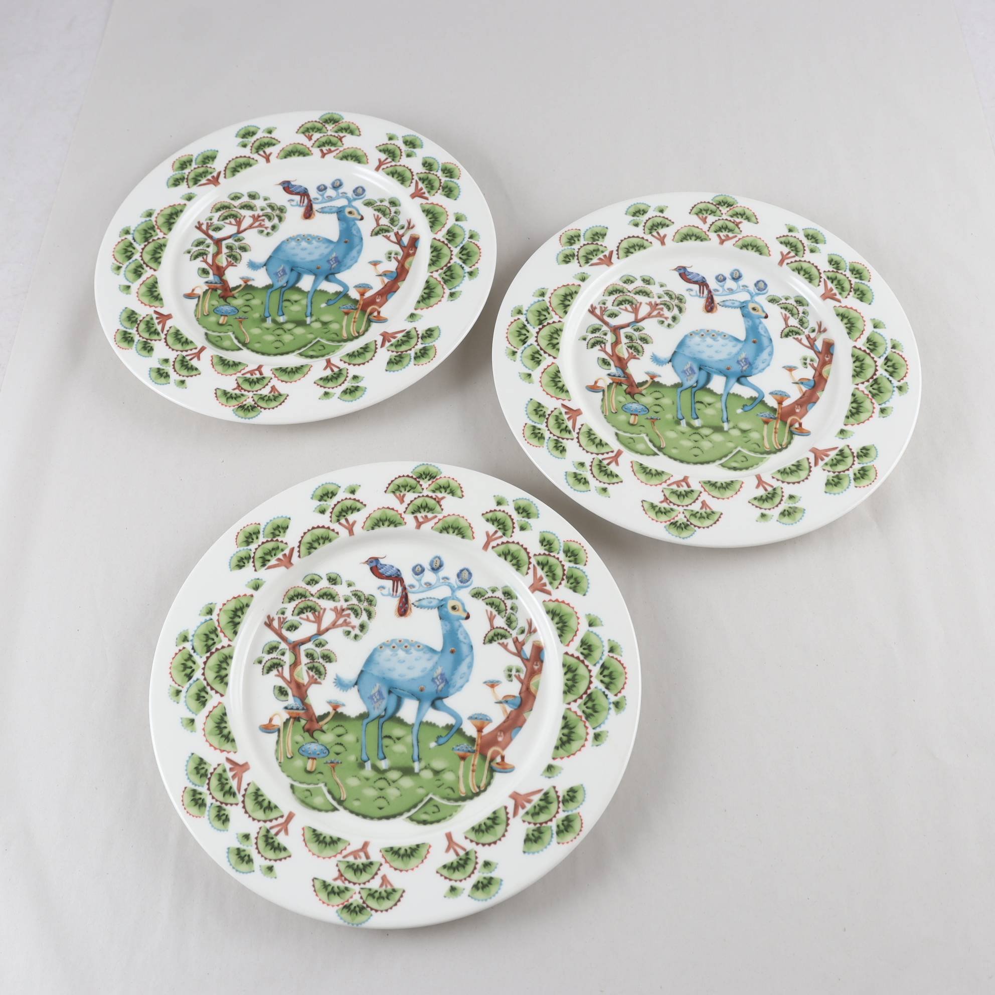 Tallrikar, Iittala, ”Satumetsä”, Klaus Haapaniemi, 3 st. Samfraktas ej