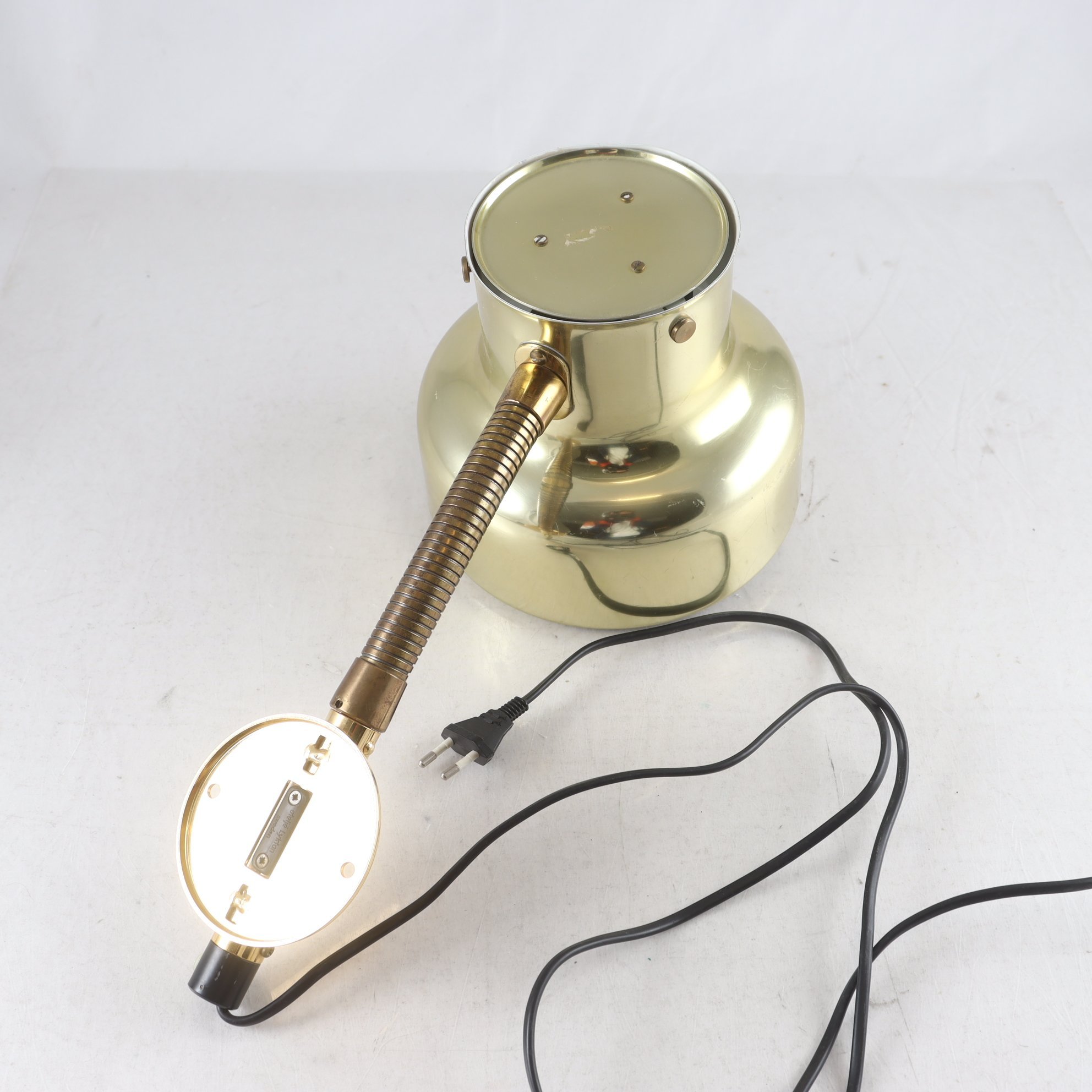 Vägglampa, Ateljé Lyktan, Århus, ”Bumling”, mässing. Samfraktas ej.