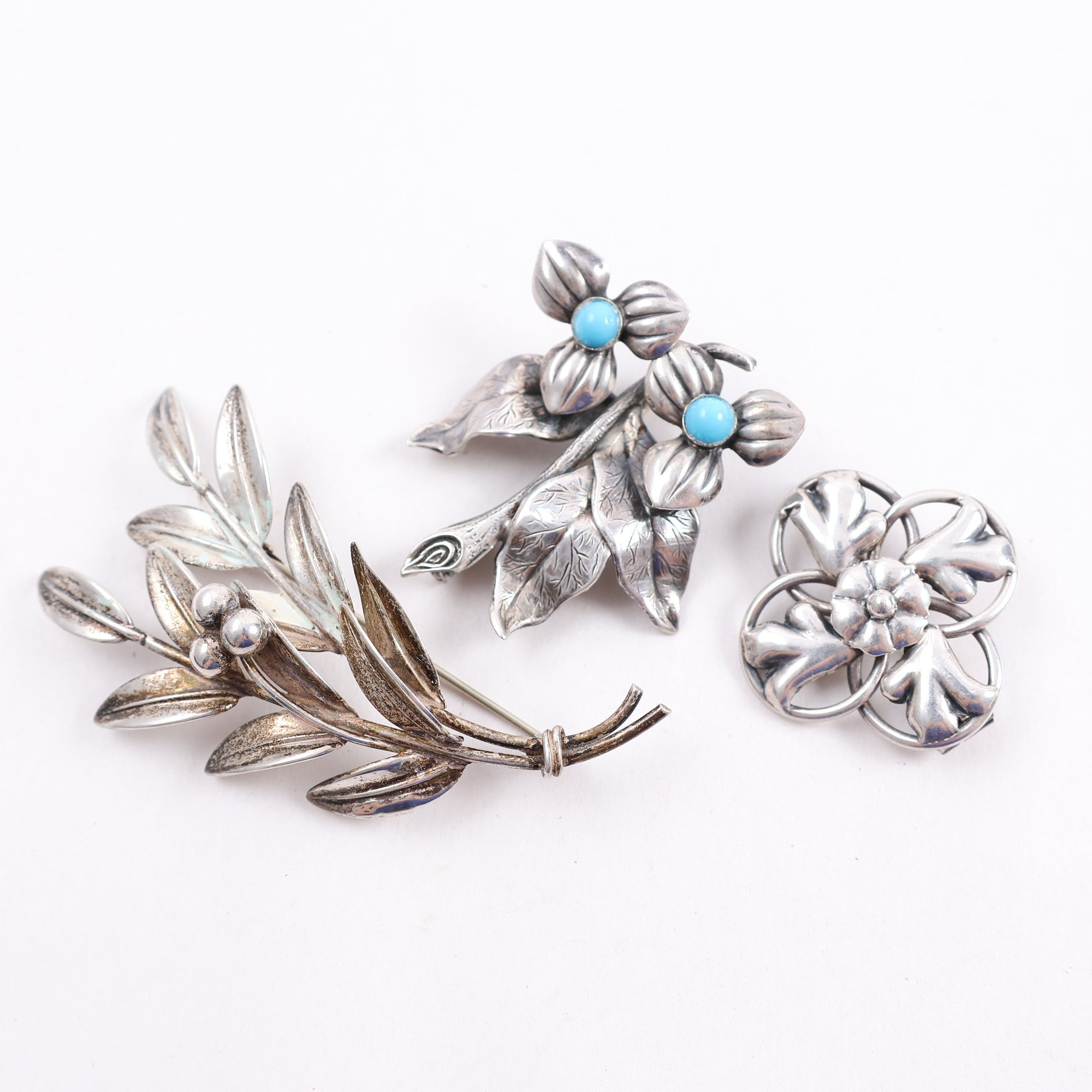 Broscher, silver, växtmotiv, vikt: 20.2g