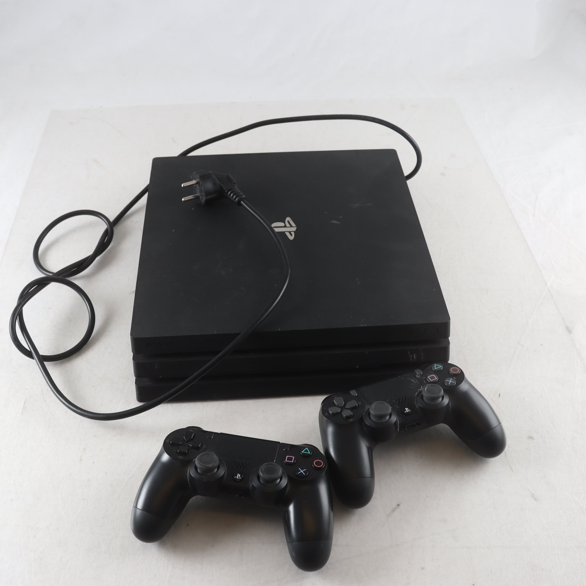 Playstation 4. Samfraktas ej.