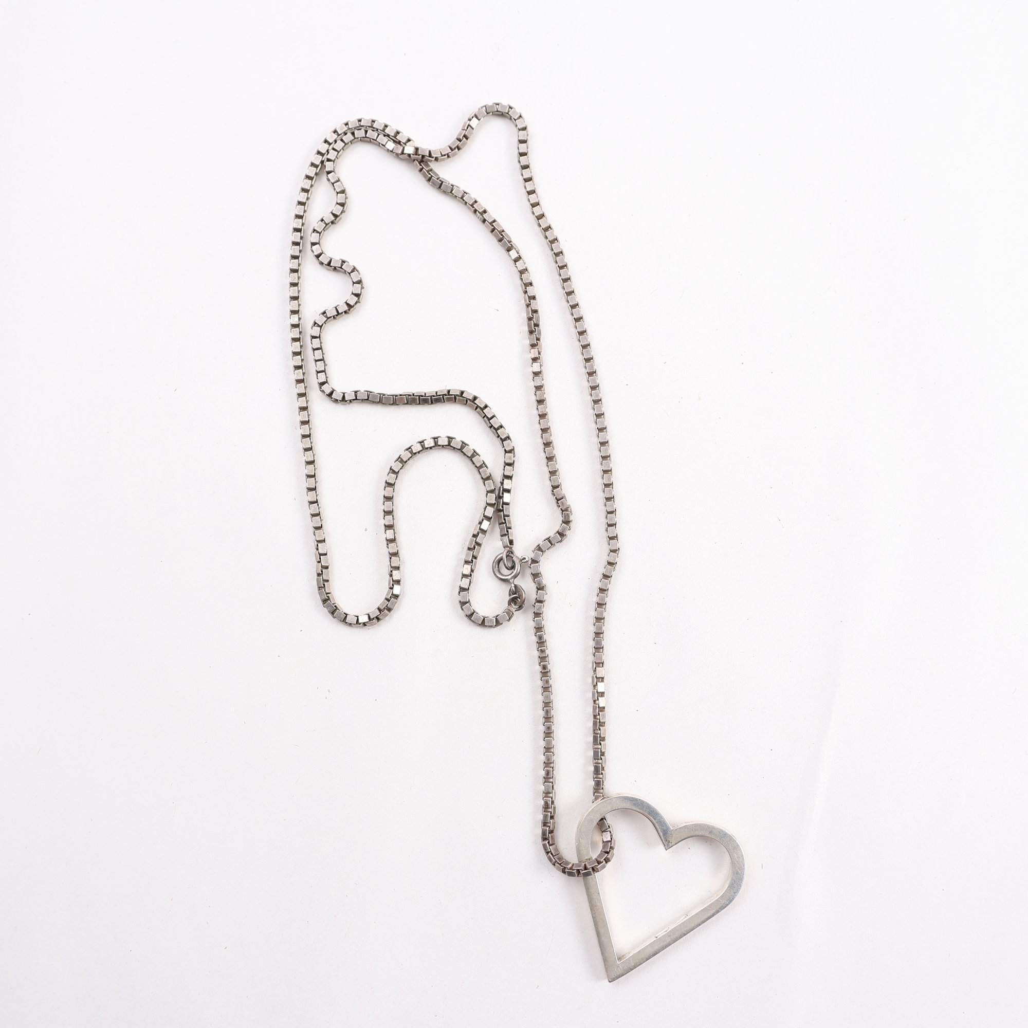 Halskedja med hänge, Hjärta, venetiansk länk, silver 925. Vikt: 32.1g