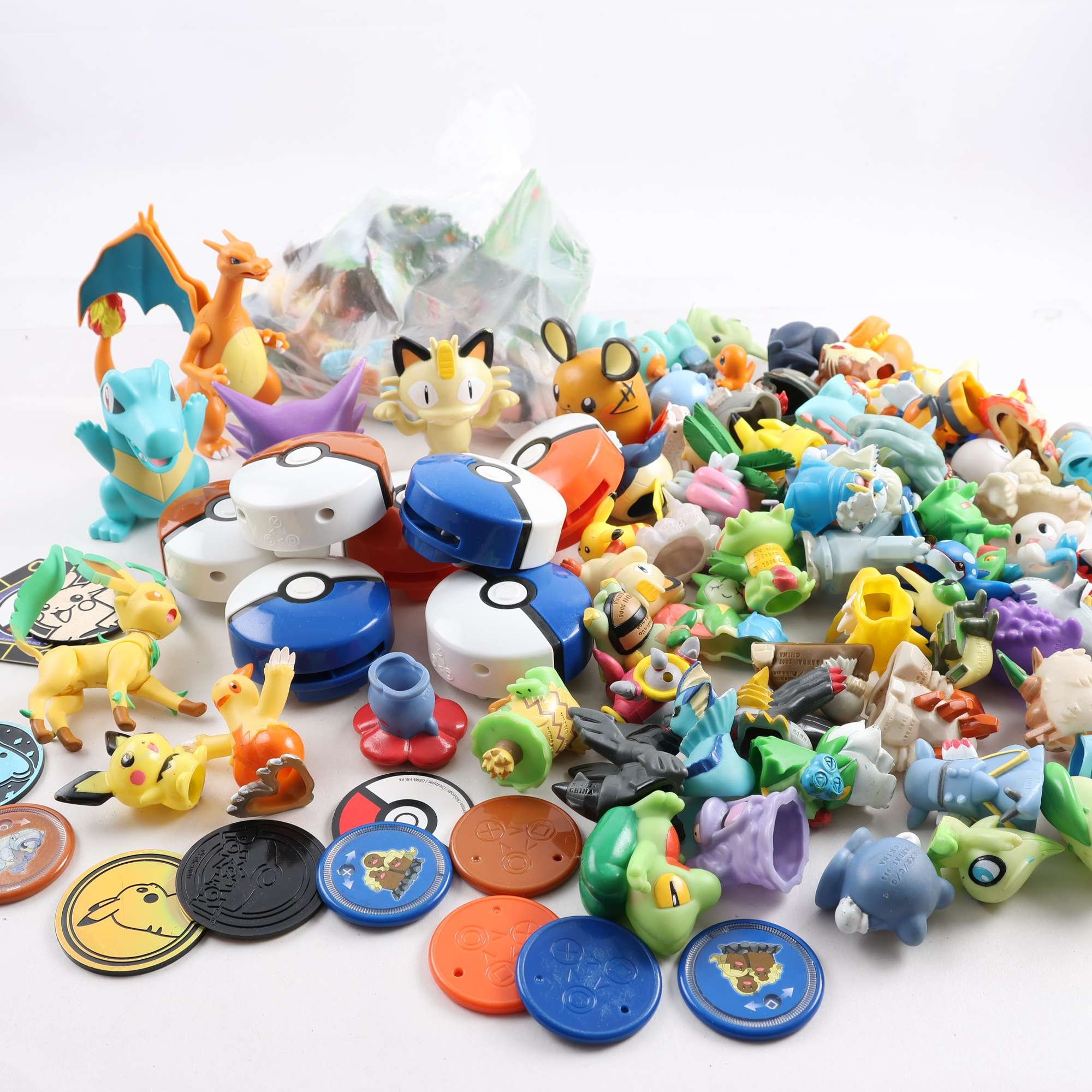 Figurer, Pokemon figurer, blandat med tillbehör etc.