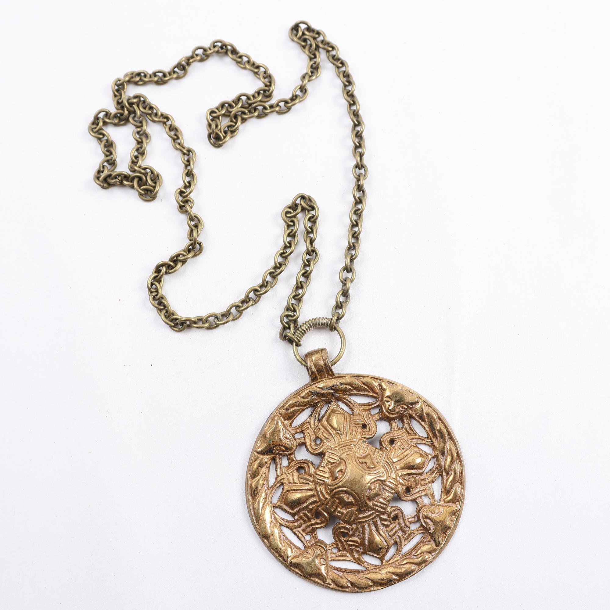 Halsband, Kalevala Koru, ”Ålandsshänget”, brons.