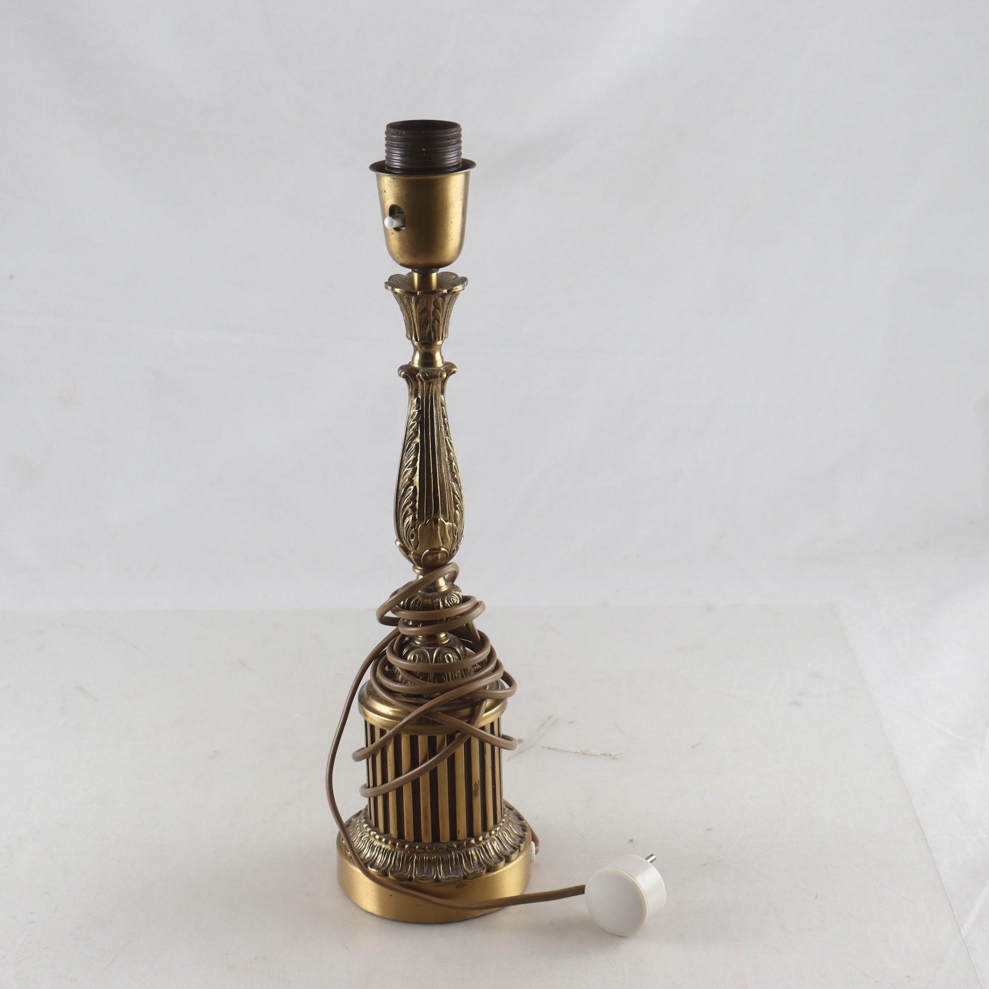 Bordslampa, mässing, Einar Bäckström, Malmö. Samfraktas ej.