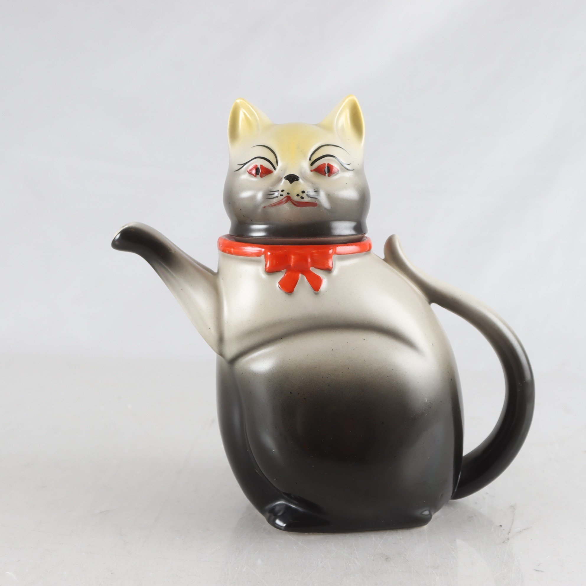 Kanna, ”Katt”, Checkoslovakie, porslin.