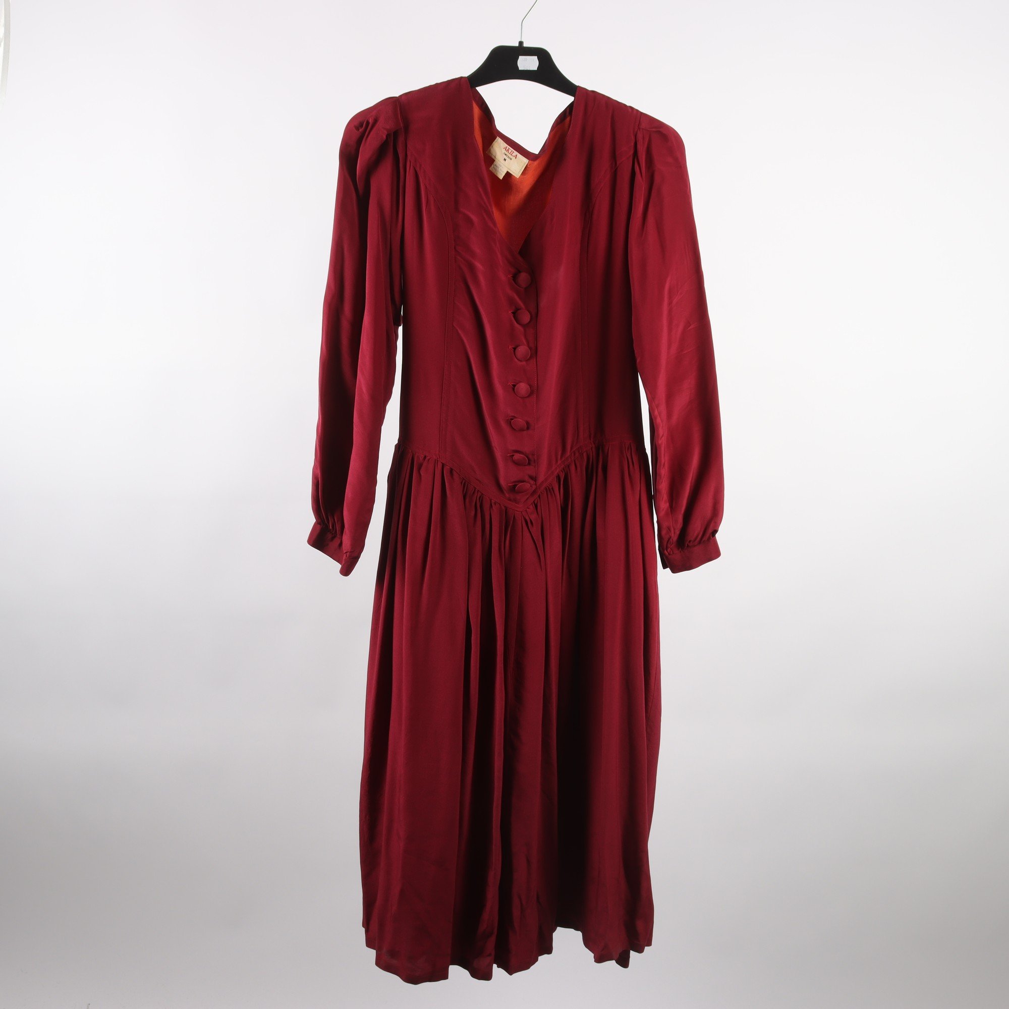 Klänning, Akila Sweden, vinröd, 100% silke, stl. M.