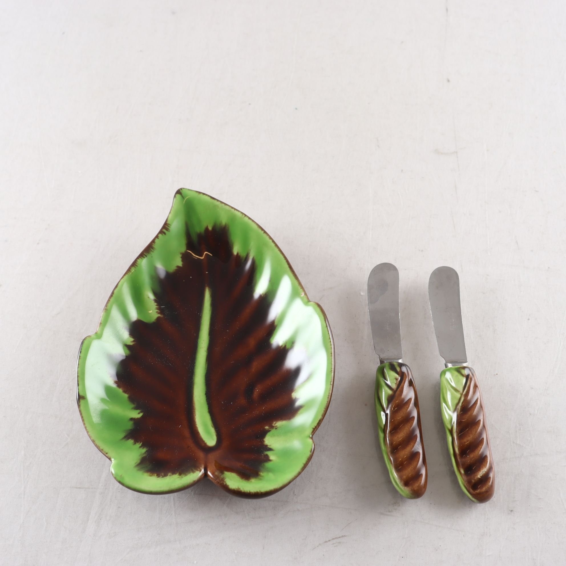 Smörfat med knivar, vallauris frankrike.