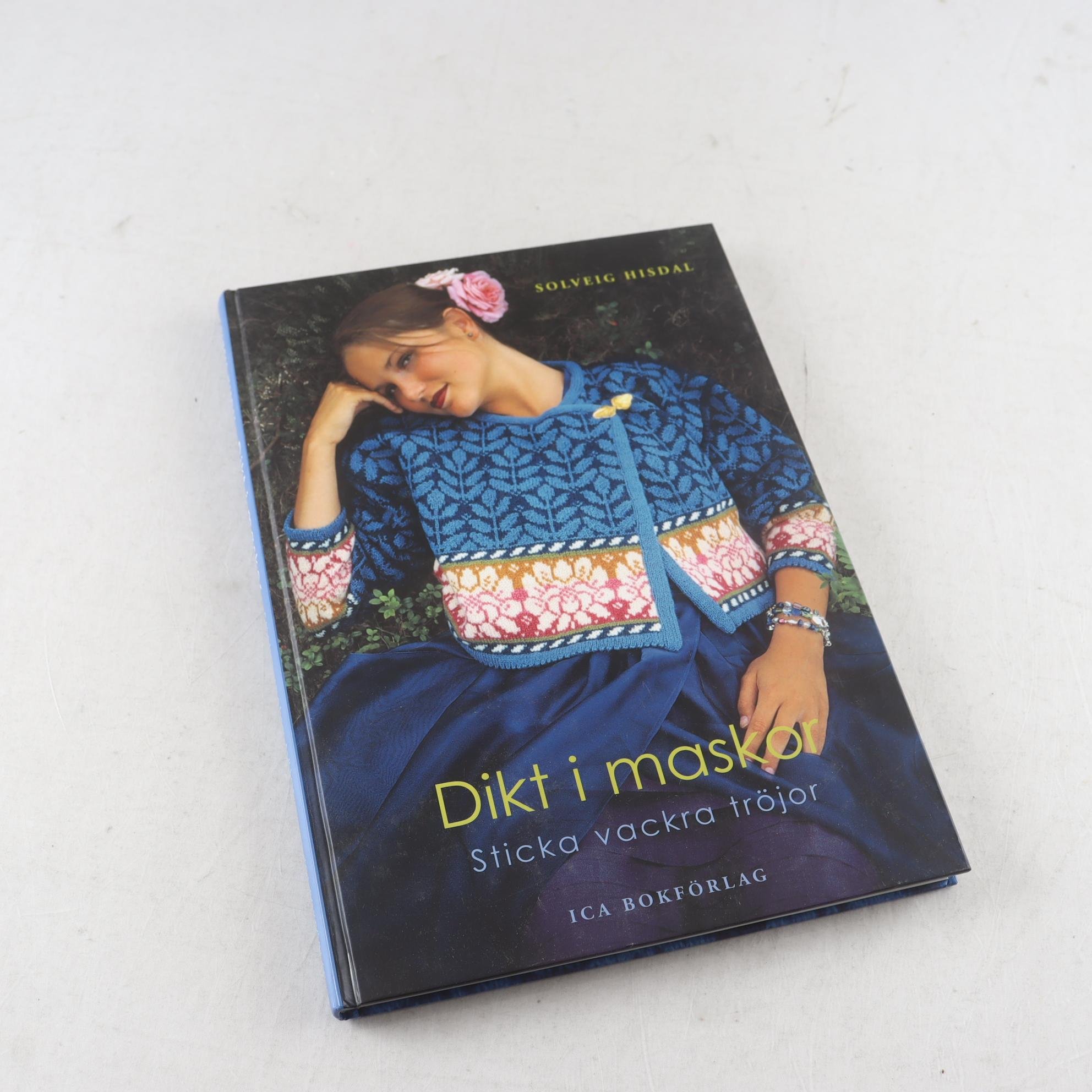 Solveig Hisdal, Dikt i maskor: Sticka vackra tröjor