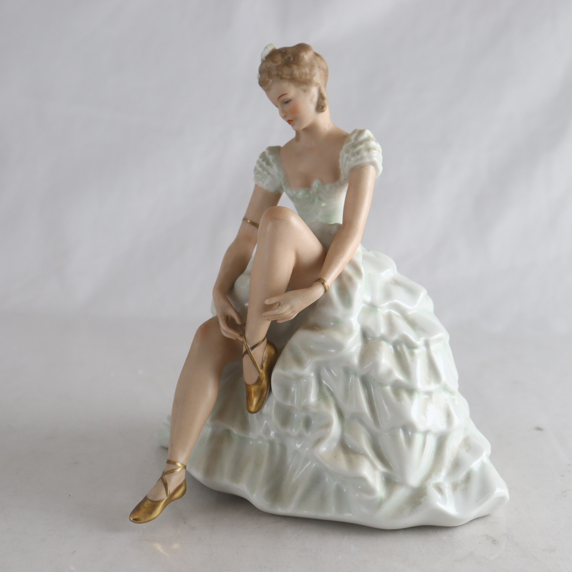 Figurin, Wallendorf, Dansös, porslin. Samfraktas ej.