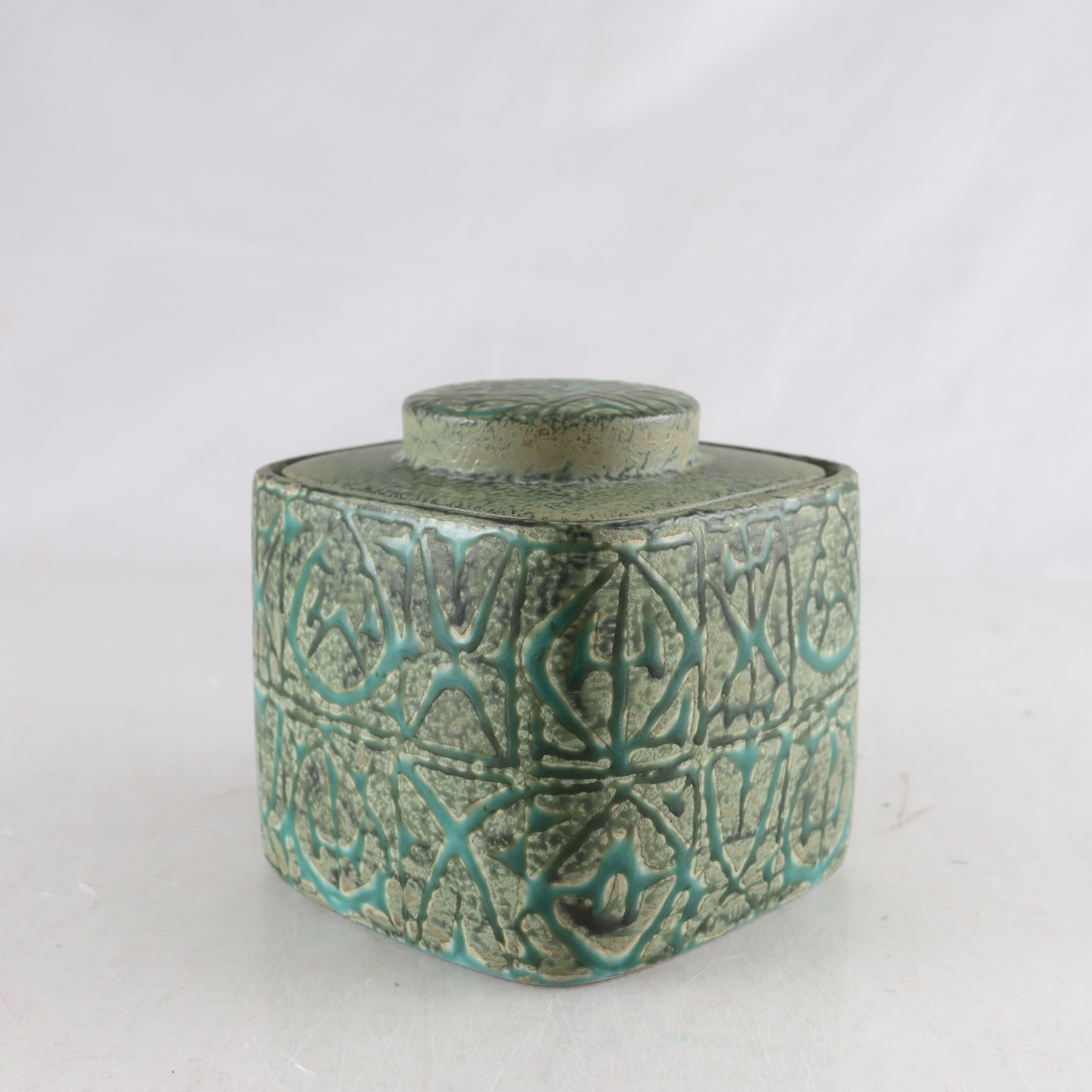 Urna, Burk med lock, Aluminia Danmark.