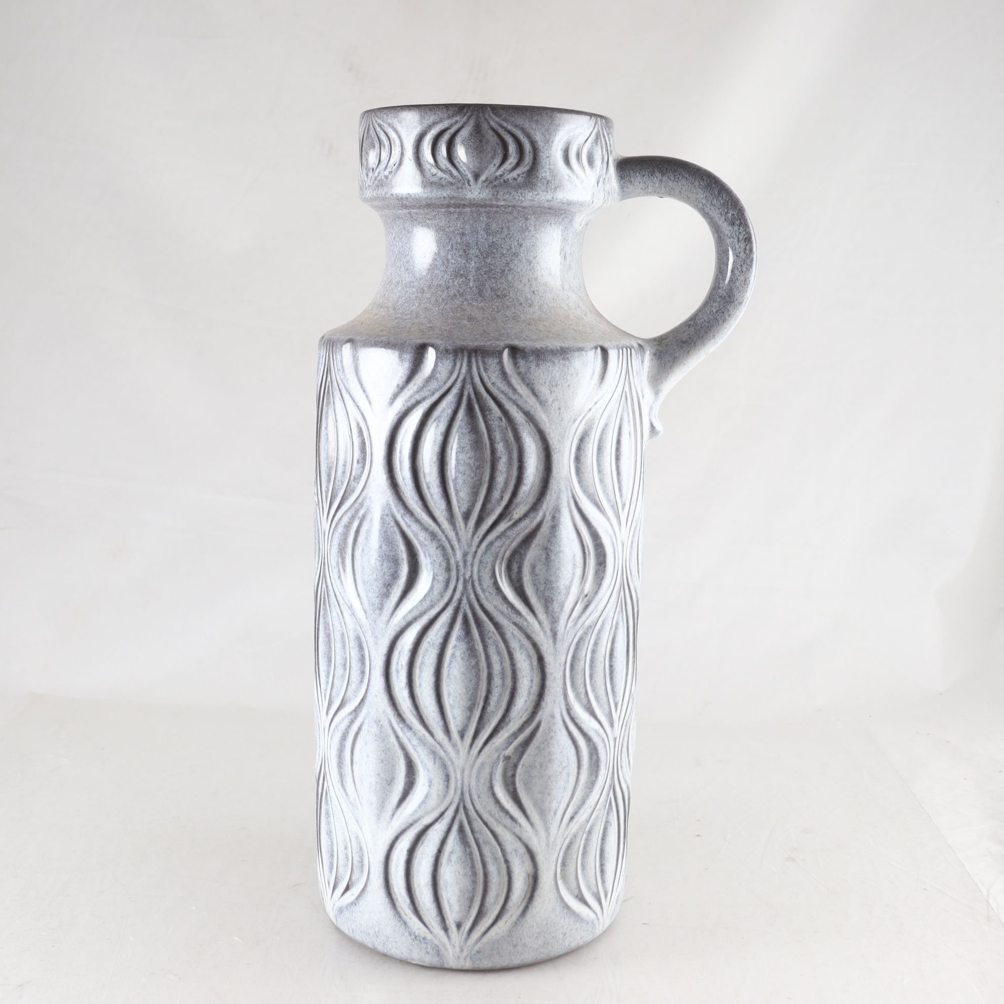 Golvvas, reliefdekor, West Germany. Samfraktas ej.